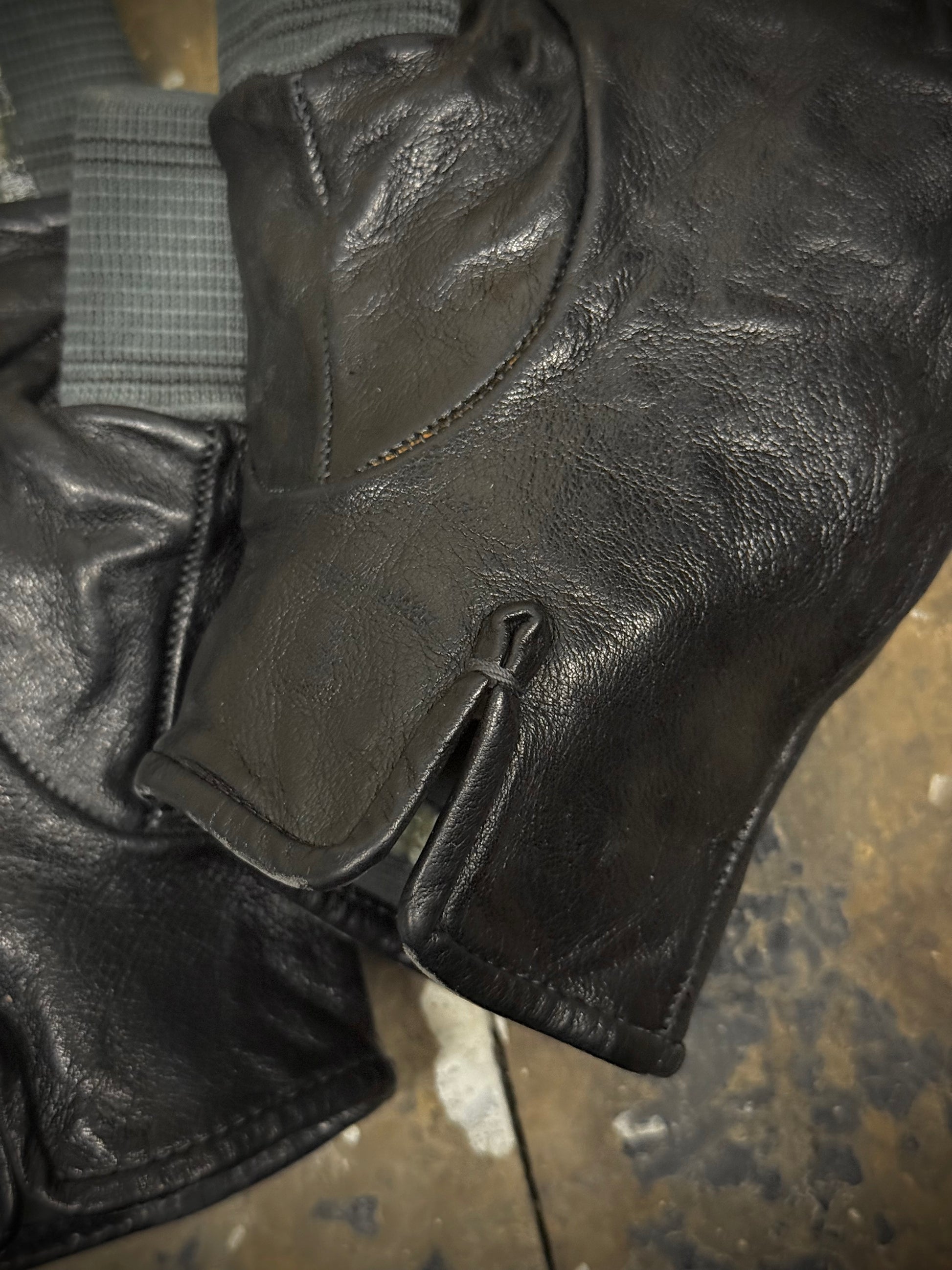 Carol Christian Poell 'AM/2457 ROOMS-PTC/010' Disparate Leather Gloves detail | DRIEW GARMENTS