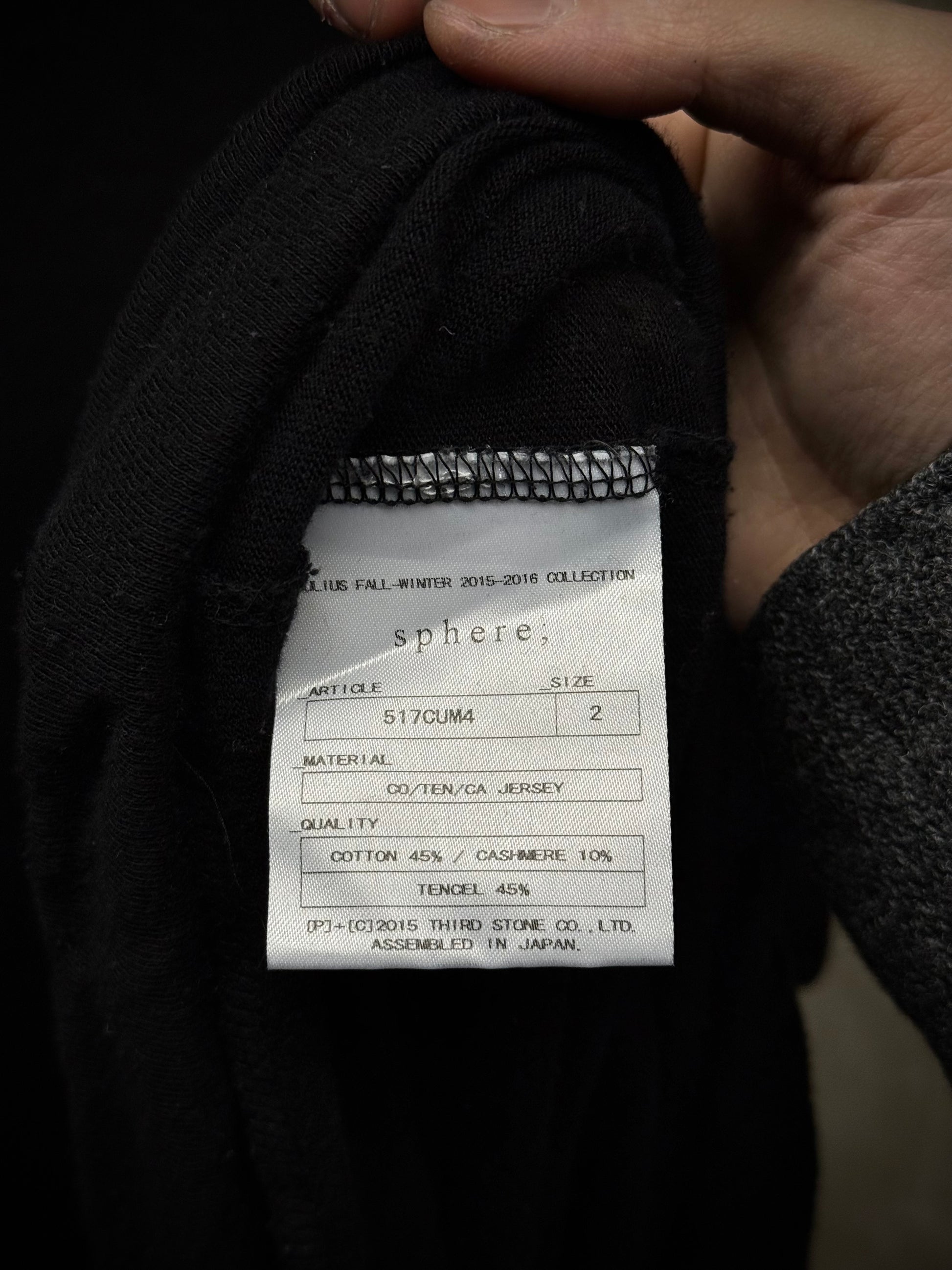 JULIUS _7 AW15-16 "sphere;" Double Layer Hem Long Tank Top detail | DRIEW GARMENTS