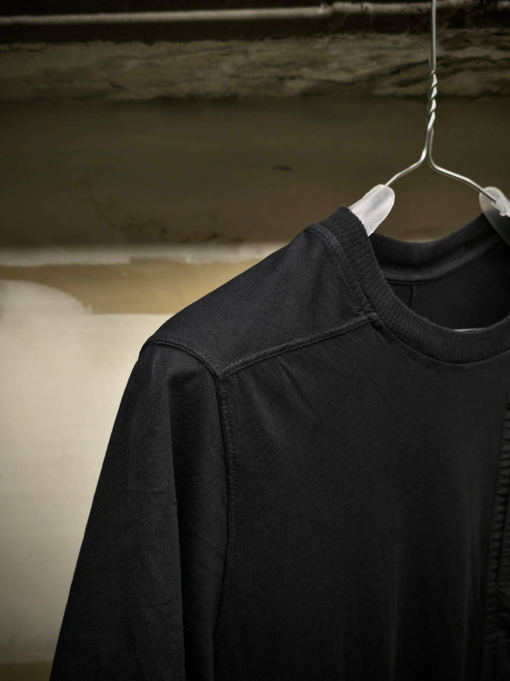 Rick Owens DRKSHDW AW16 "MASTODON" Velcro Pocket Level T-shirt detail | DRIEW GARMENTS