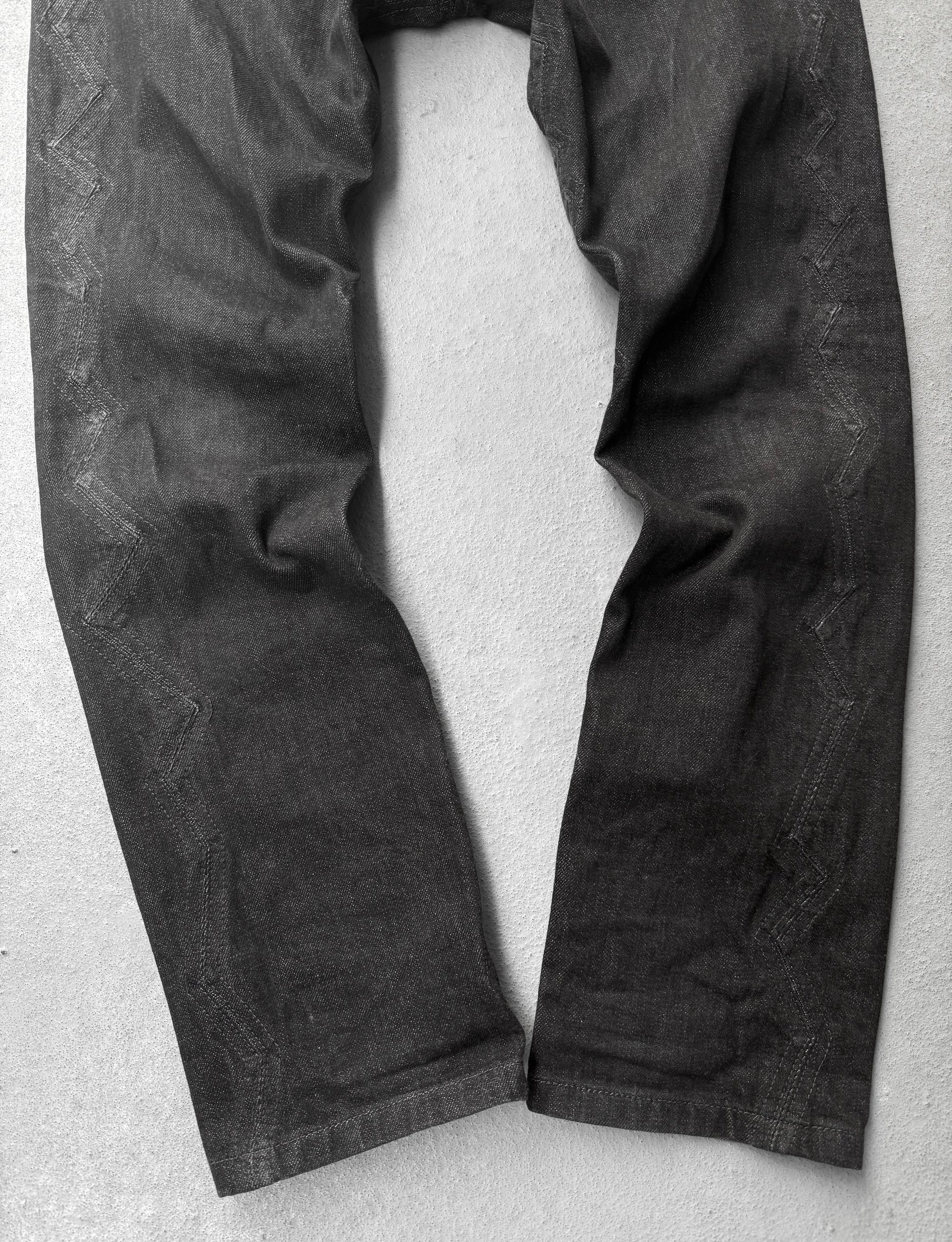 DEEPTI Collection °016-017 ‘D-050 YAW-95’ Closed Crash Seam Low Cut Denim detail | DRIEW GARMENTS