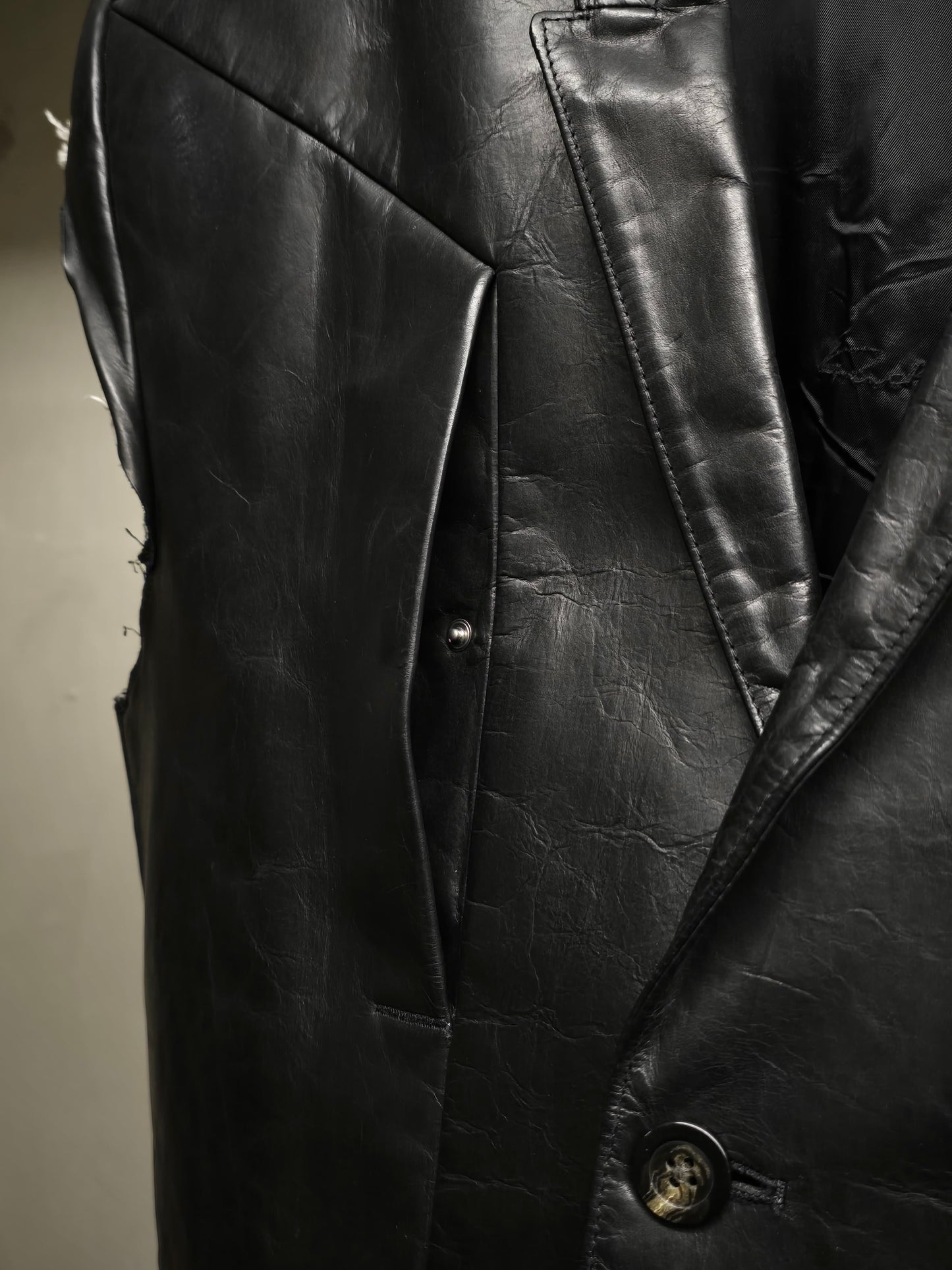 Rick Owens SS22 "FOGACHINE" Jumbo Tatlin Sleeveless Calf Leather Blazer detail | DRIEW GARMENTS