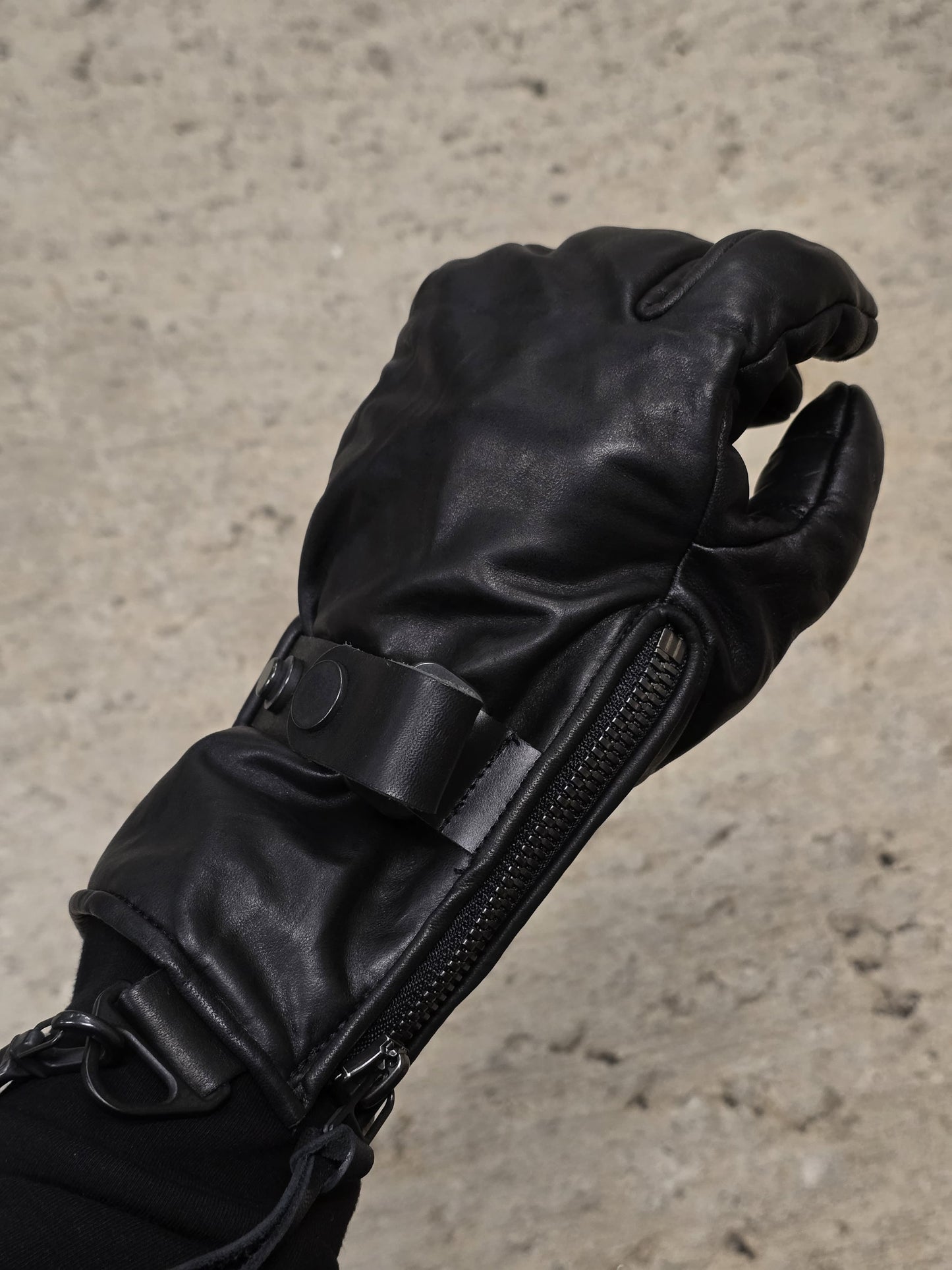The Viridi-Anne x D.HYGEN AW25-26 Horse Leather Trigger Mittens