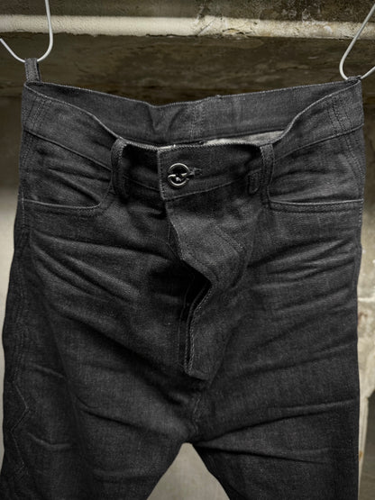 DEEPTI Collection °016-017 ‘D-050 YAW-95’ Closed Crash Seam Low Cut Denim