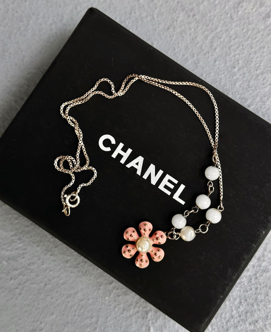 CHANEL Early 00s Mini-Flower Alloy Charms Pearl Necklace