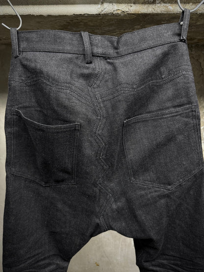 DEEPTI Collection °016-017 ‘D-050 YAW-95’ Closed Crash Seam Low Cut Denim