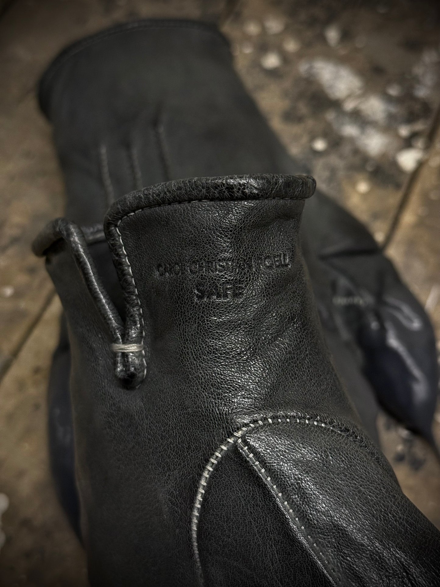 Carol Christian Poell 'AM//2459 ROOMS-PTC/19' Object-dyed Rubber Drip Leather Gloves detail | DRIEW GARMENTS