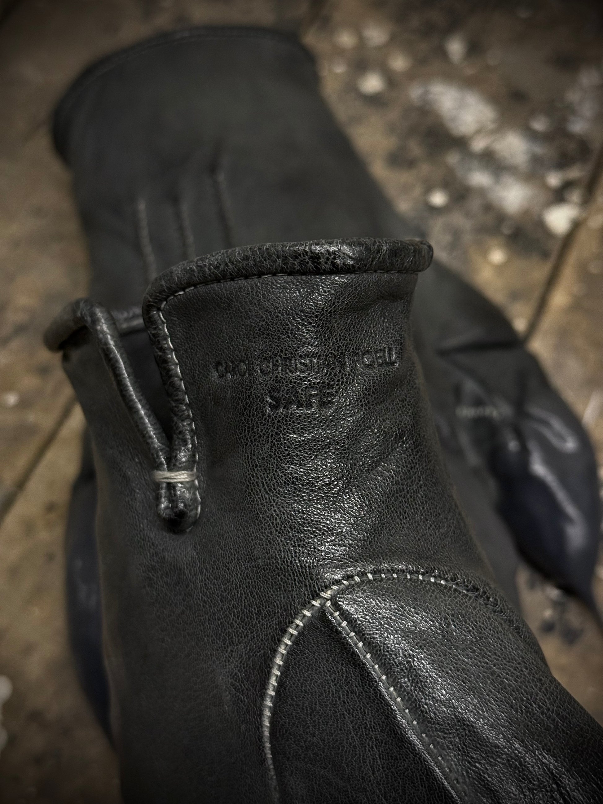 Carol Christian Poell 'AM//2459 ROOMS-PTC/19' Object-dyed Rubber Drip Leather Gloves detail | DRIEW GARMENTS