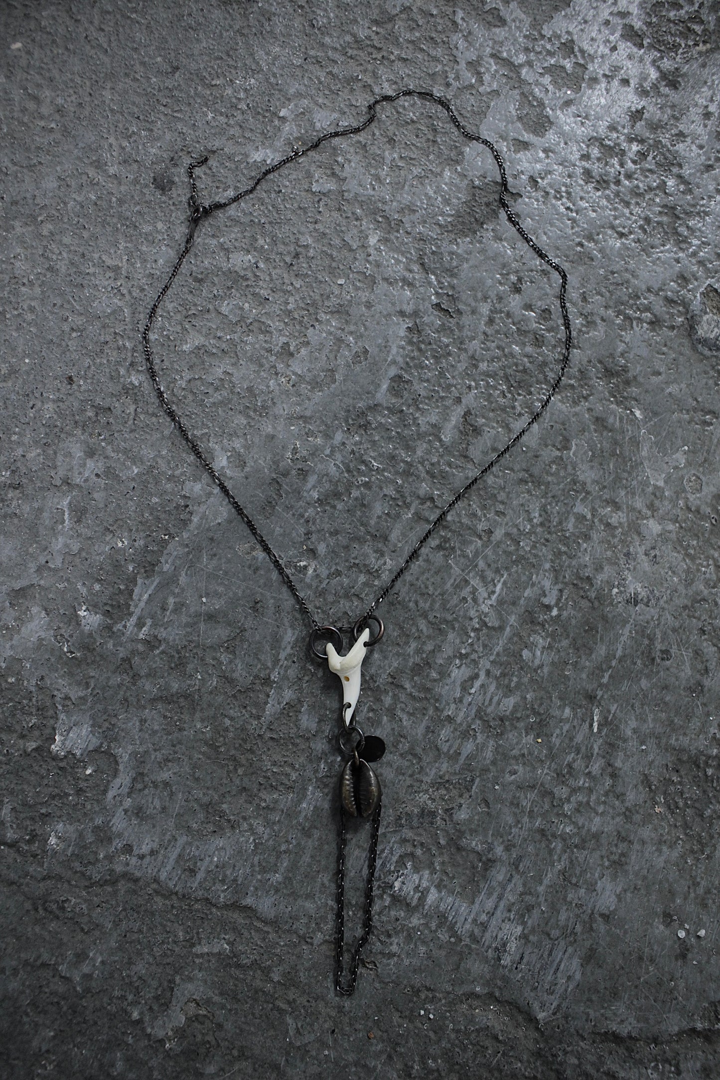 gunda Early 00s Shark Tooth .925 Silver Chain Necklace detail | DRIEW GARMENTS