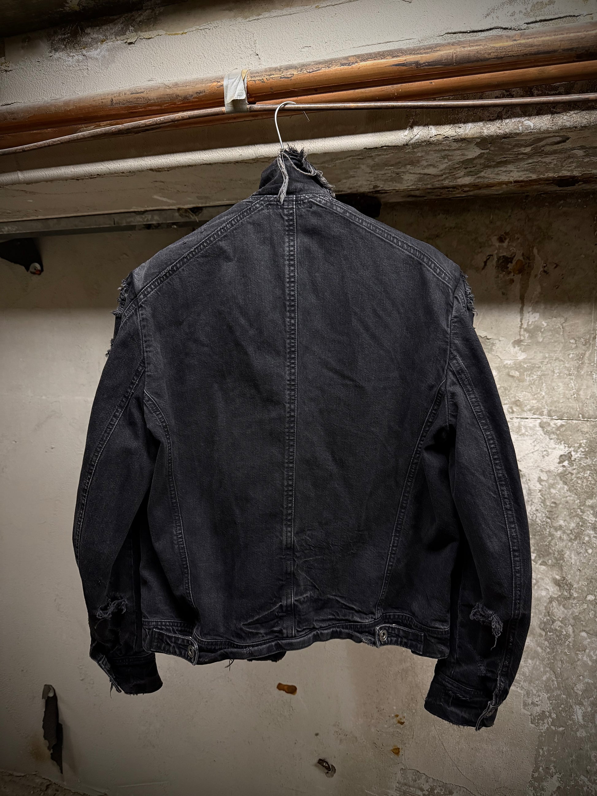 JULIUS _7 SS18 “Acid Glaciers;” Limited Edition Distressed 12oz Denim Trucker Jacket detail | DRIEW GARMENTS