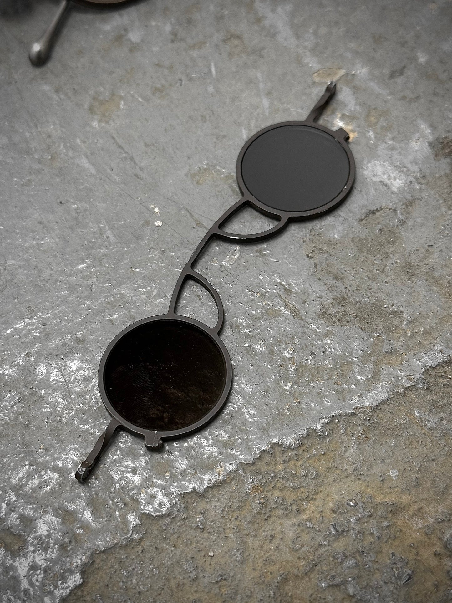 RIGARDS 'RG0105TI' Vintage Titanium Frame Rose / Grey Lens Clip-on Sunglasses detail | DRIEW GARMENTS