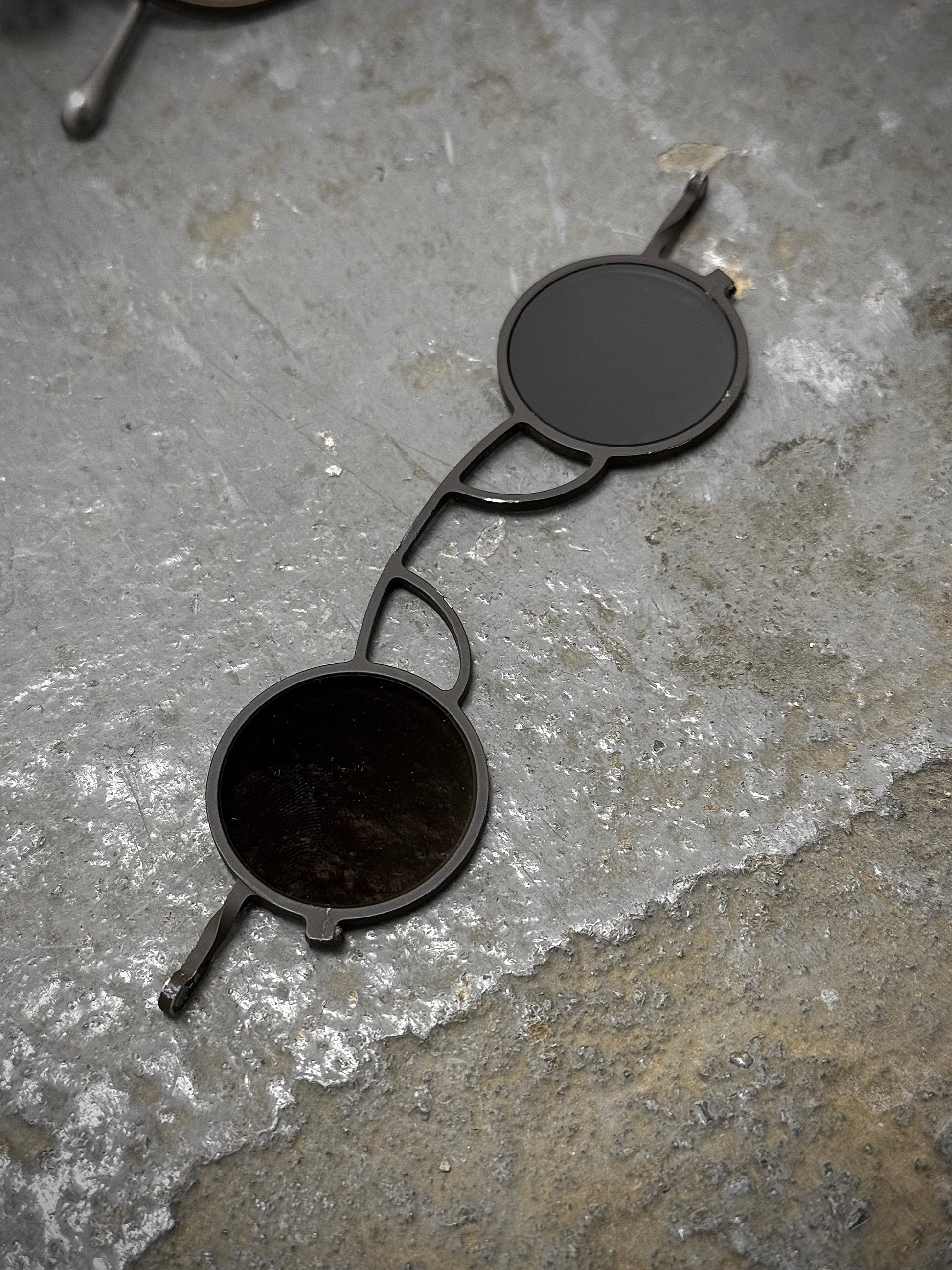 RIGARDS 'RG0105TI' Vintage Titanium Frame Rose / Grey Lens Clip-on Sunglasses detail | DRIEW GARMENTS