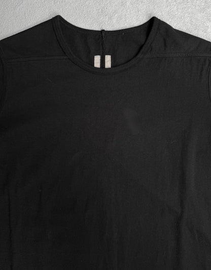 A Rick Owens AW17 “GLITTER” Level short-sleeves T-shirt in flawless condition, size IT 40, shown laid flat on a light gray surface with a close-up of the upper half and neckline. Two white tags are visible inside the collar.