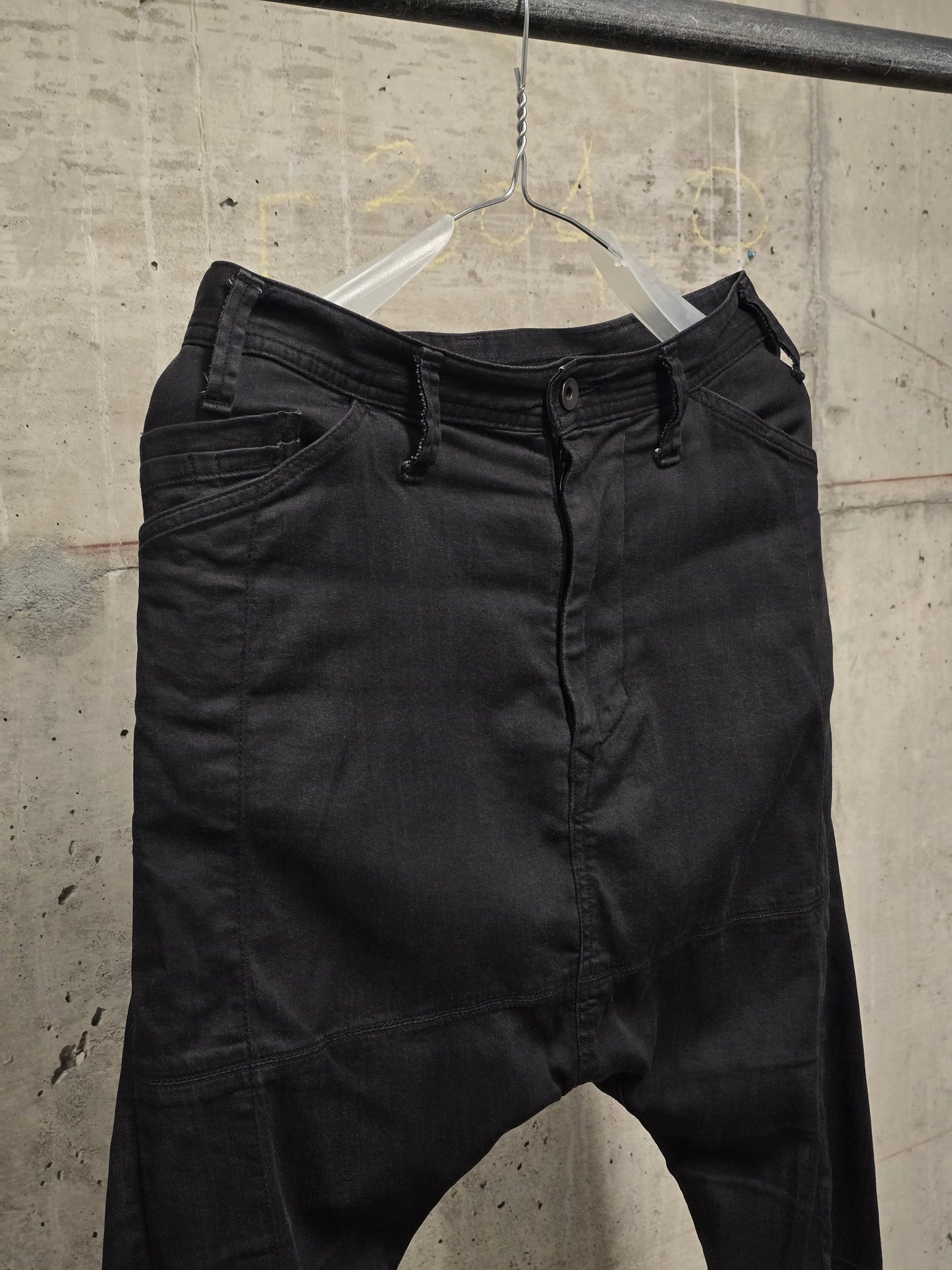 Julius_7 SS18 "APCLPS;” Drop-crotch J-Cut Coated Skinny Denim