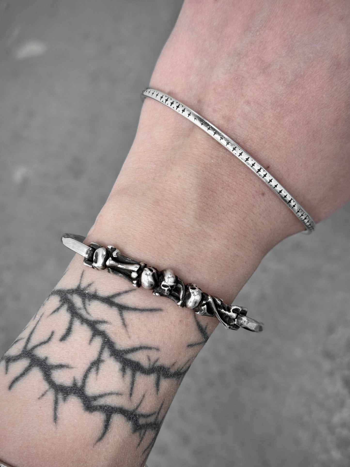 WERKSTATT:MÜNCHEN 2010s .925 Silver Skull & Bones Hook Bracelet (Older Model) detail | DRIEW GARMENTS