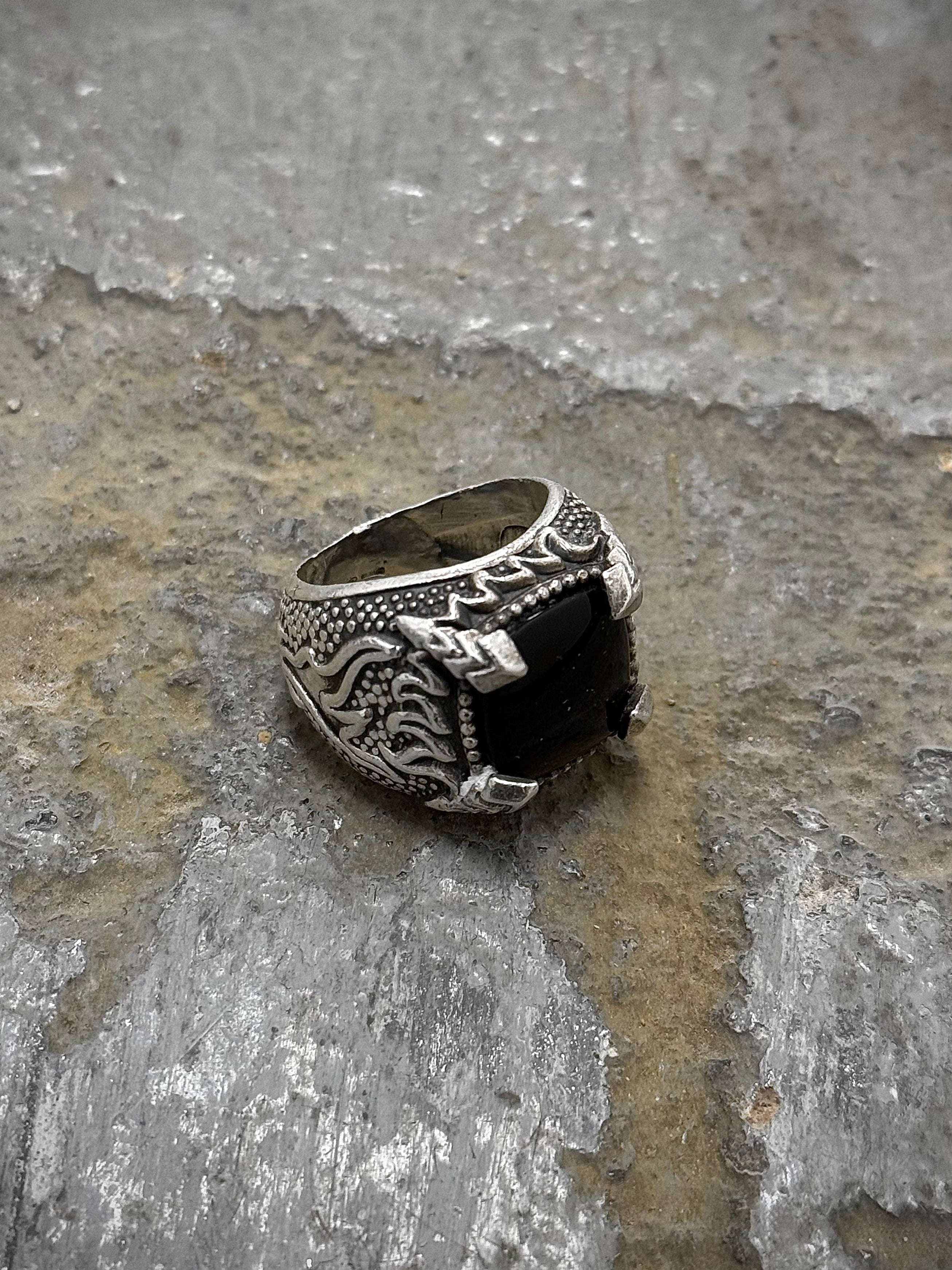 Emanuele Bicocchi .925 Silver Onyx Arrow Signet Ring – DRIEW
