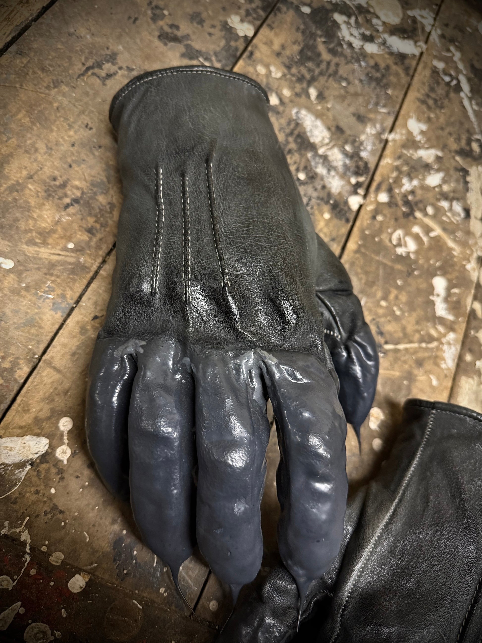 Carol Christian Poell 'AM//2459 ROOMS-PTC/19' Object-dyed Rubber Drip Leather Gloves detail | DRIEW GARMENTS