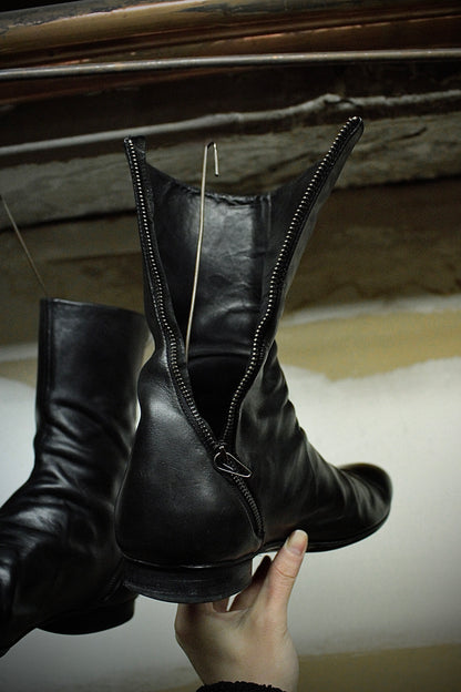 Maurizio Altieri Avantindietro 2009 Spiral Zip Cow Leather Boots detail | DRIEW GARMENTS