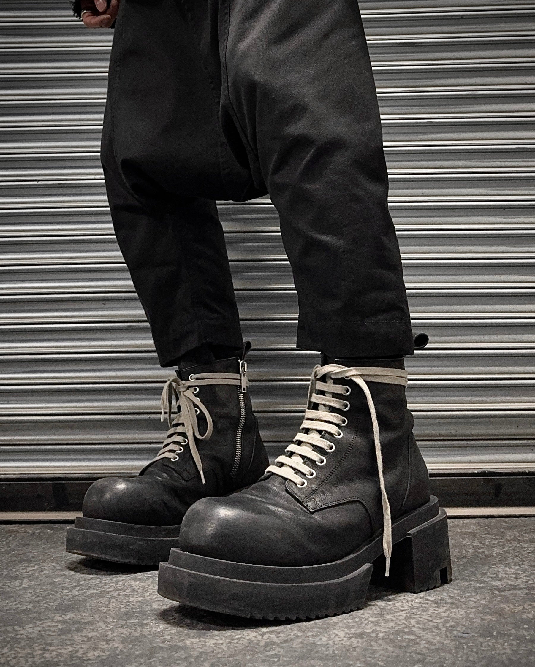 【Rick Owens】 Black Low Army Bogun Boots Shop Black Low Army Bogun Boots on Sale at BeyondStyle – Get