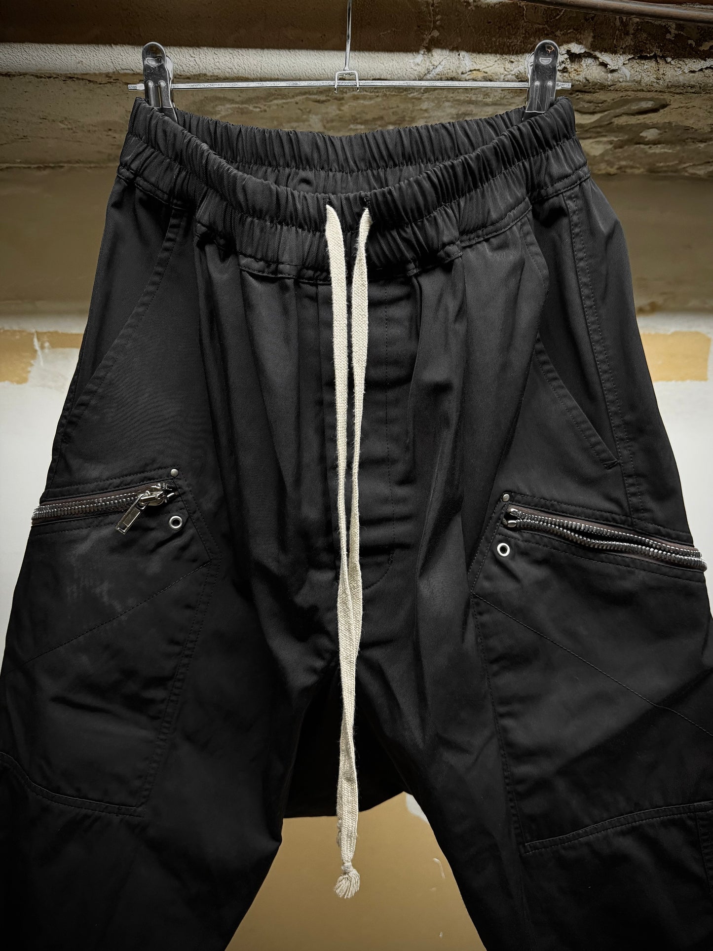 Rick Owens AW20 "PERFORMA" Poly Cotton Drop-crotch Cargo Capris detail | DRIEW GARMENTS
