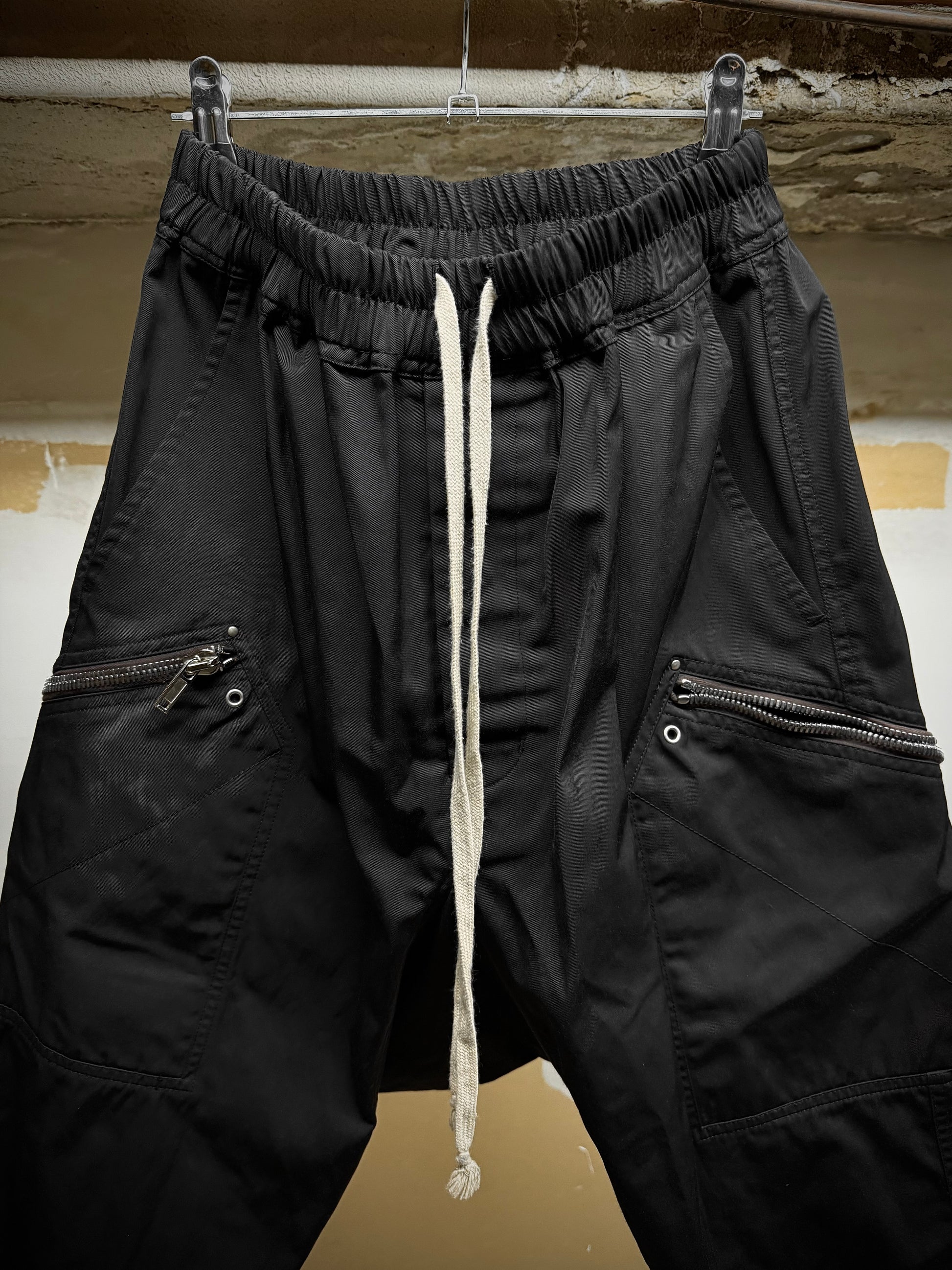 Rick Owens AW20 "PERFORMA" Poly Cotton Drop-crotch Cargo Capris detail | DRIEW GARMENTS