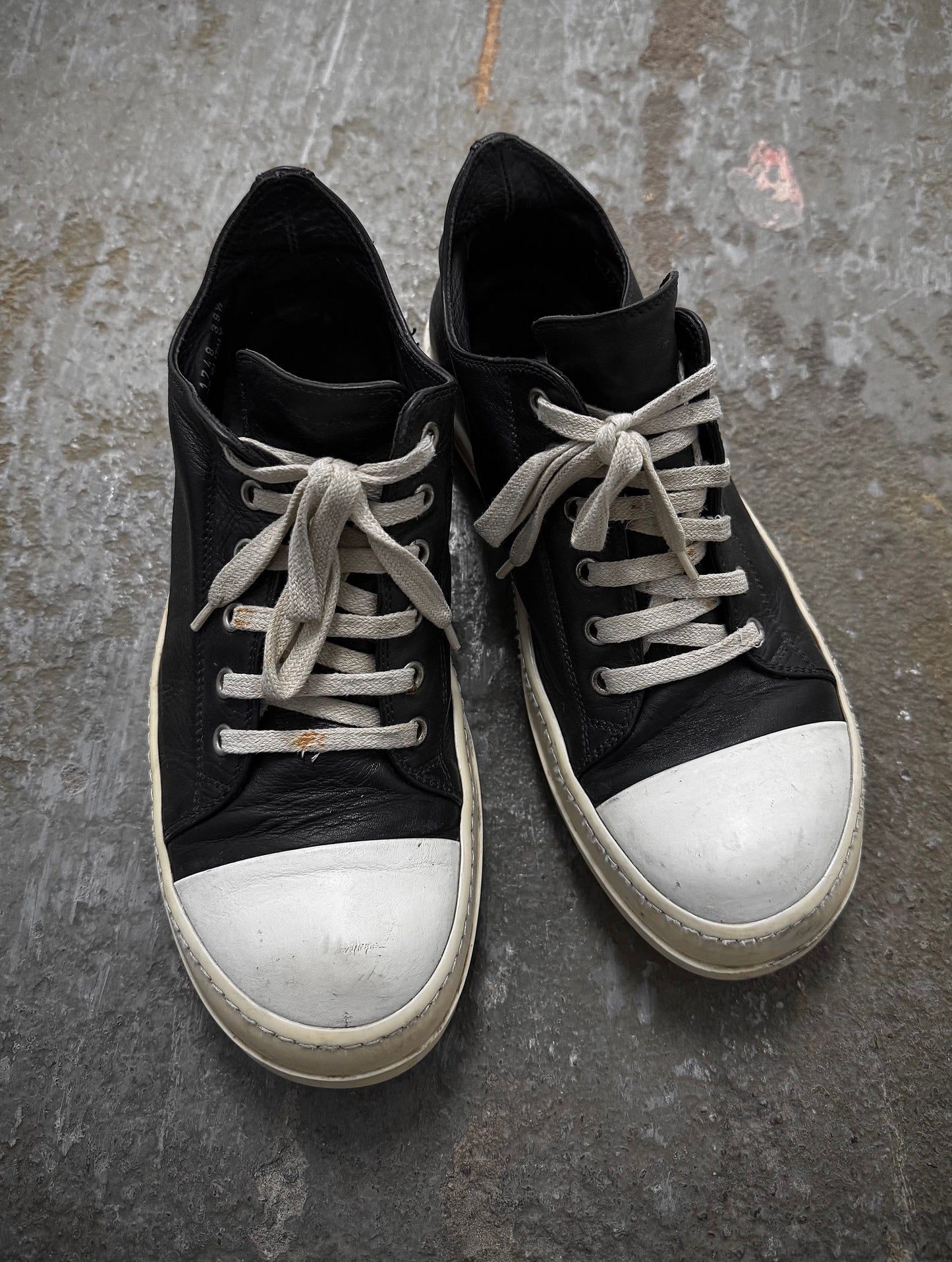 Other Rick Owens AW16 "MASTODON" Low-top Ramones Calf Leather Sneakers detail | DRIEW GARMENTS