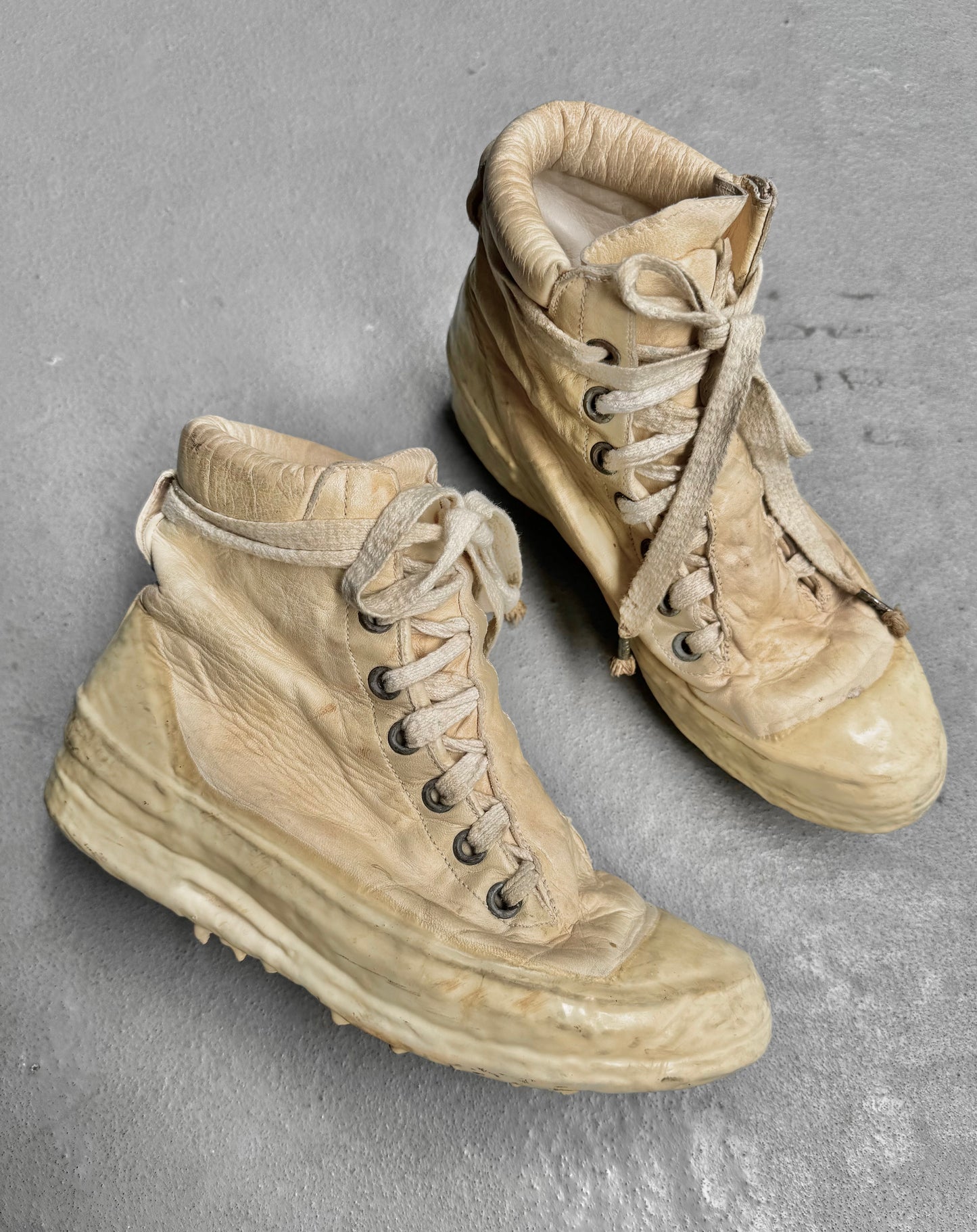 Carol Christian Poell ‘AM/2524 ROOMS-PTC’ White Object-dyed Kangaroo Leather Drip Sneakers