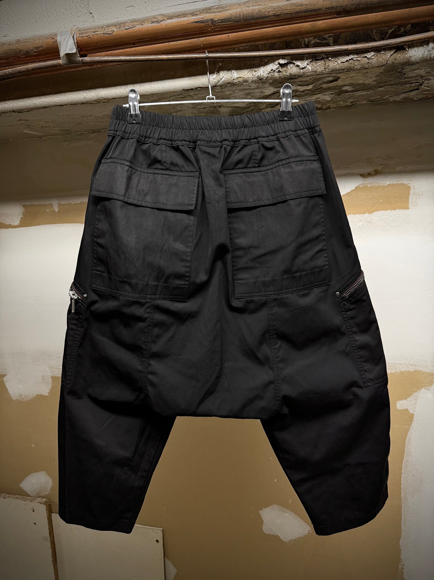 Rick Owens AW20 "PERFORMA" Poly Cotton Drop-crotch Cargo Capris detail | DRIEW GARMENTS
