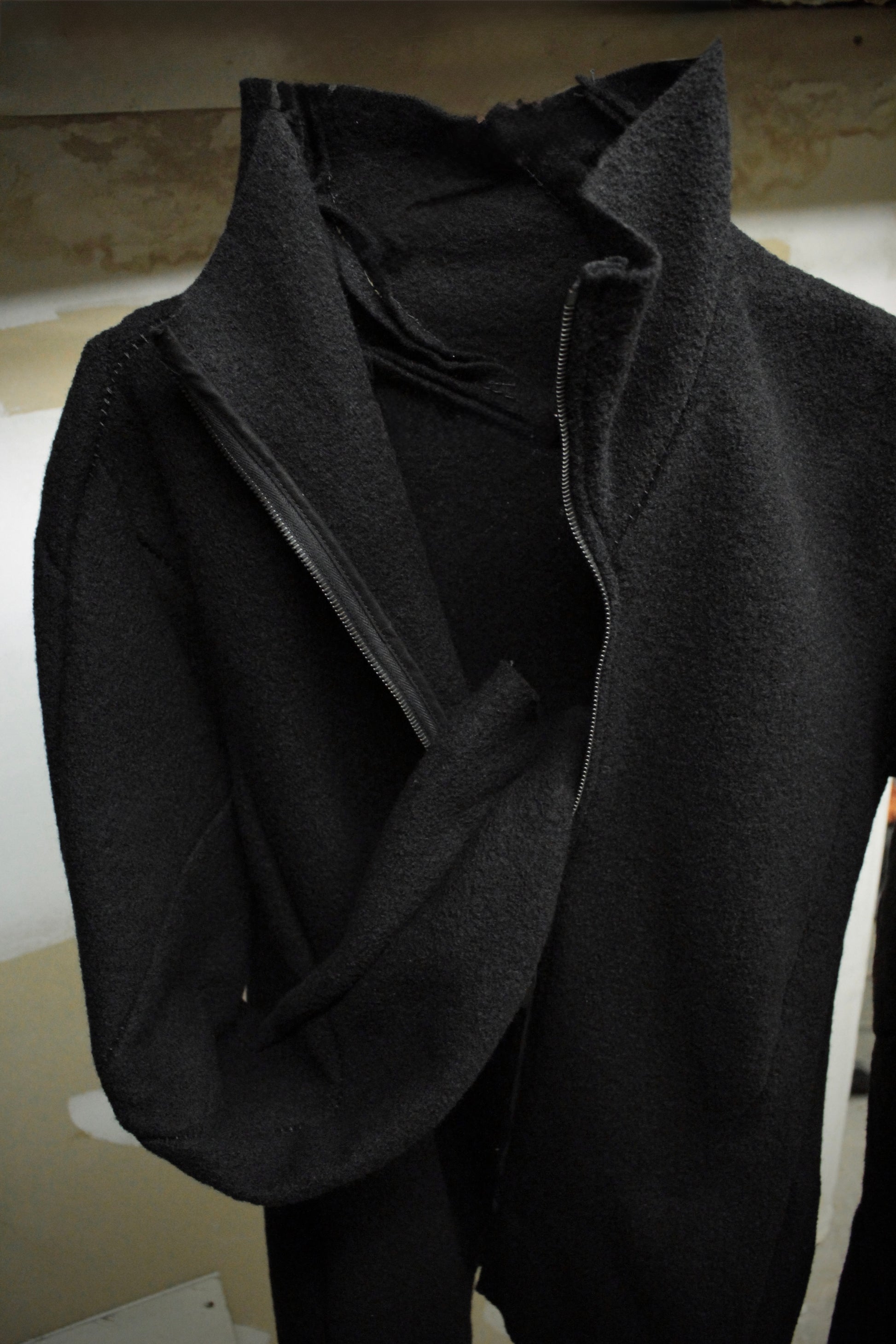 LEON EMANUEL BLANCK 'DIS-M-SJ/02' Virgin Wool Overlock Distortion Strait Jacket detail | DRIEW GARMENTS