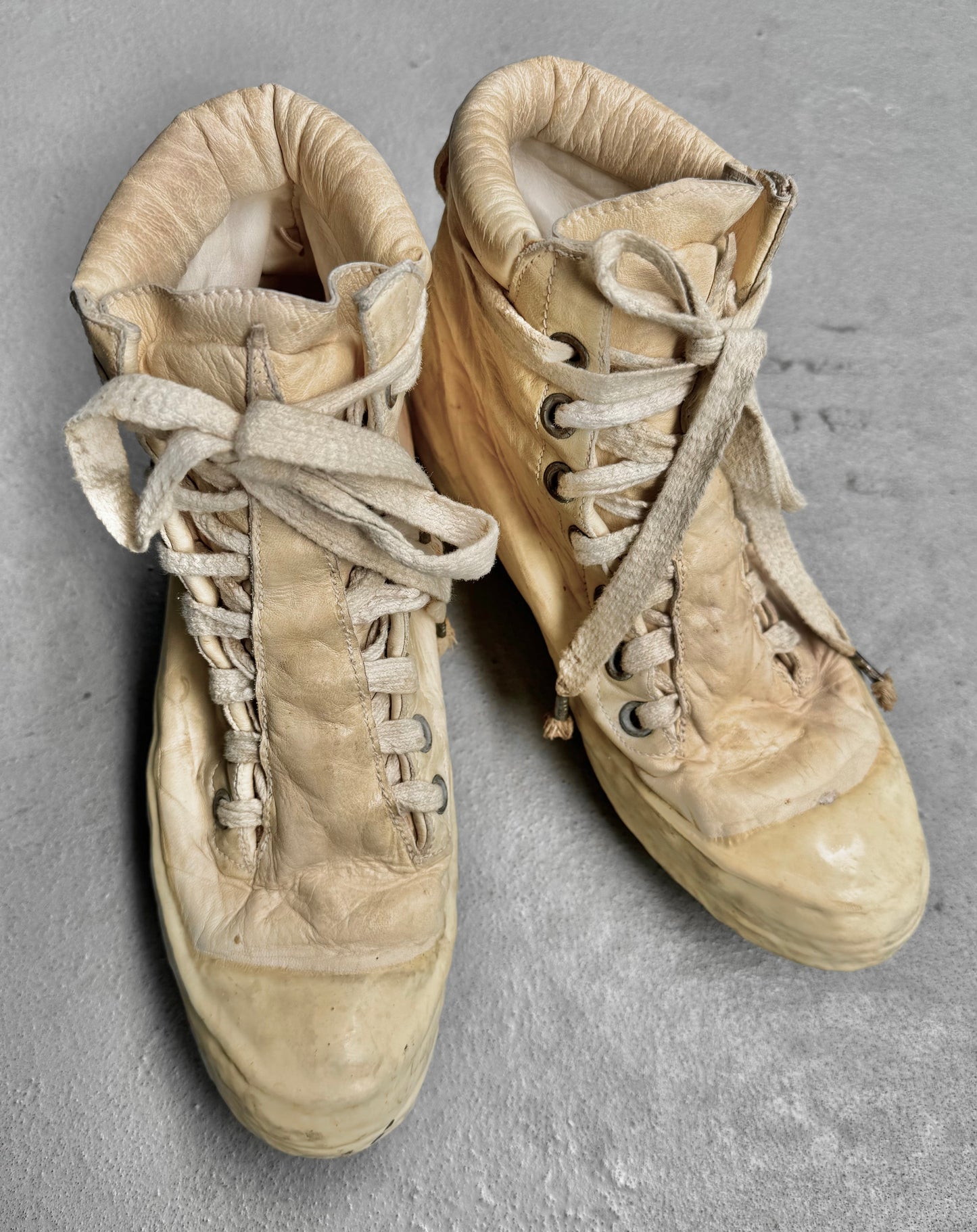 Carol Christian Poell ‘AM/2524 ROOMS-PTC’ White Object-dyed Kangaroo Leather Drip Sneakers