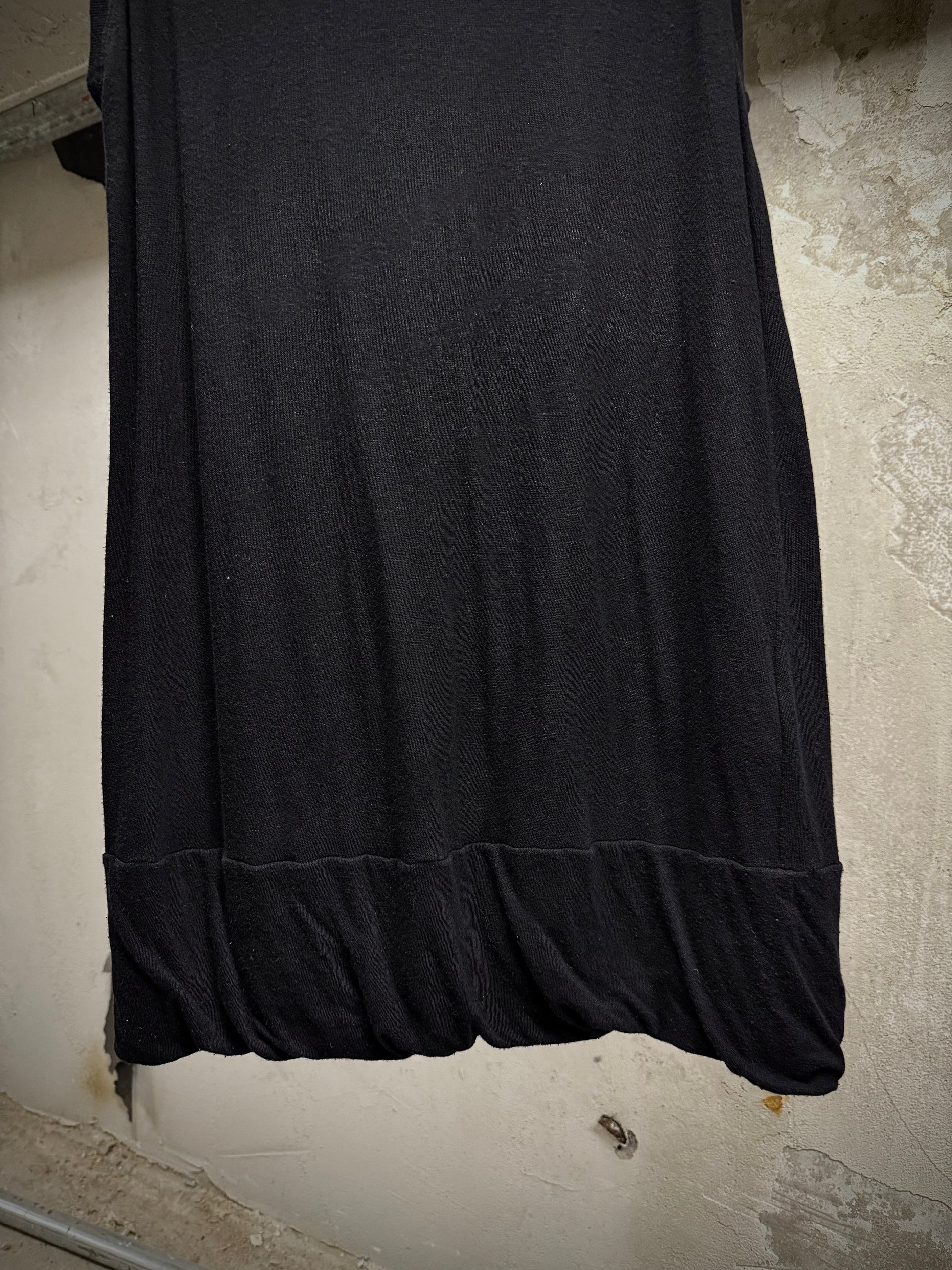 JULIUS _7 AW15-16 "sphere;" Double Layer Hem Long Tank Top detail | DRIEW GARMENTS