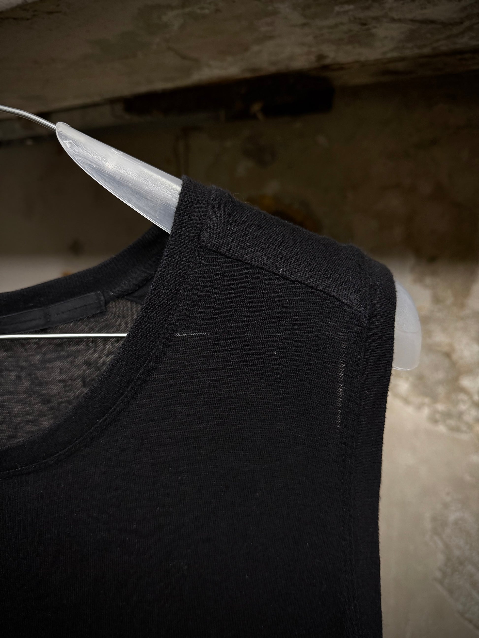 JULIUS _7 AW15-16 "sphere;" Double Layer Hem Long Tank Top detail | DRIEW GARMENTS