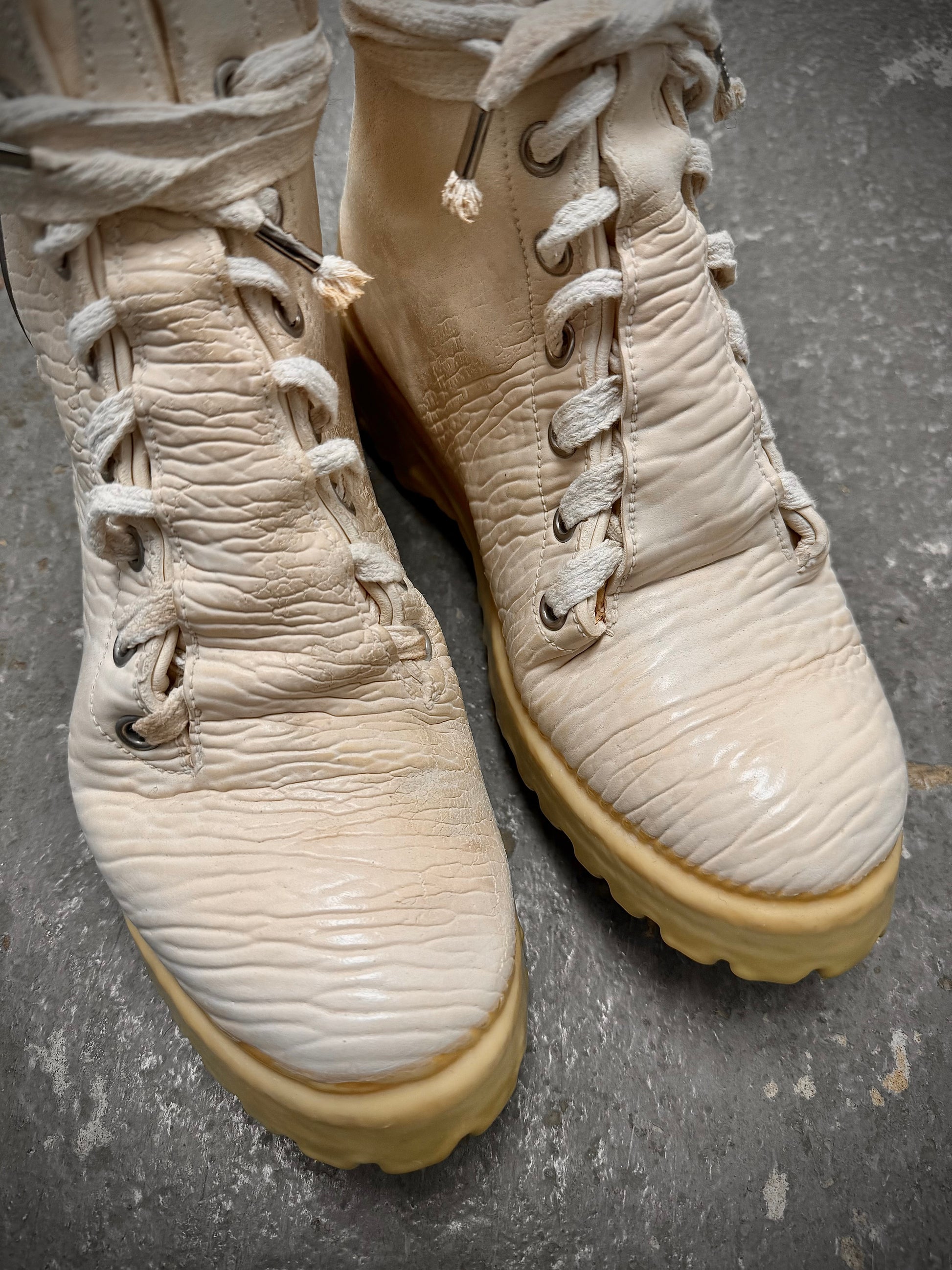 Carol Christian Poell 'AM/2684 CUBS-PTC/01' Object Dyed One-Piece Prosthetic Ankle Rubber Drip Work B detail | DRIEW GARMENTS