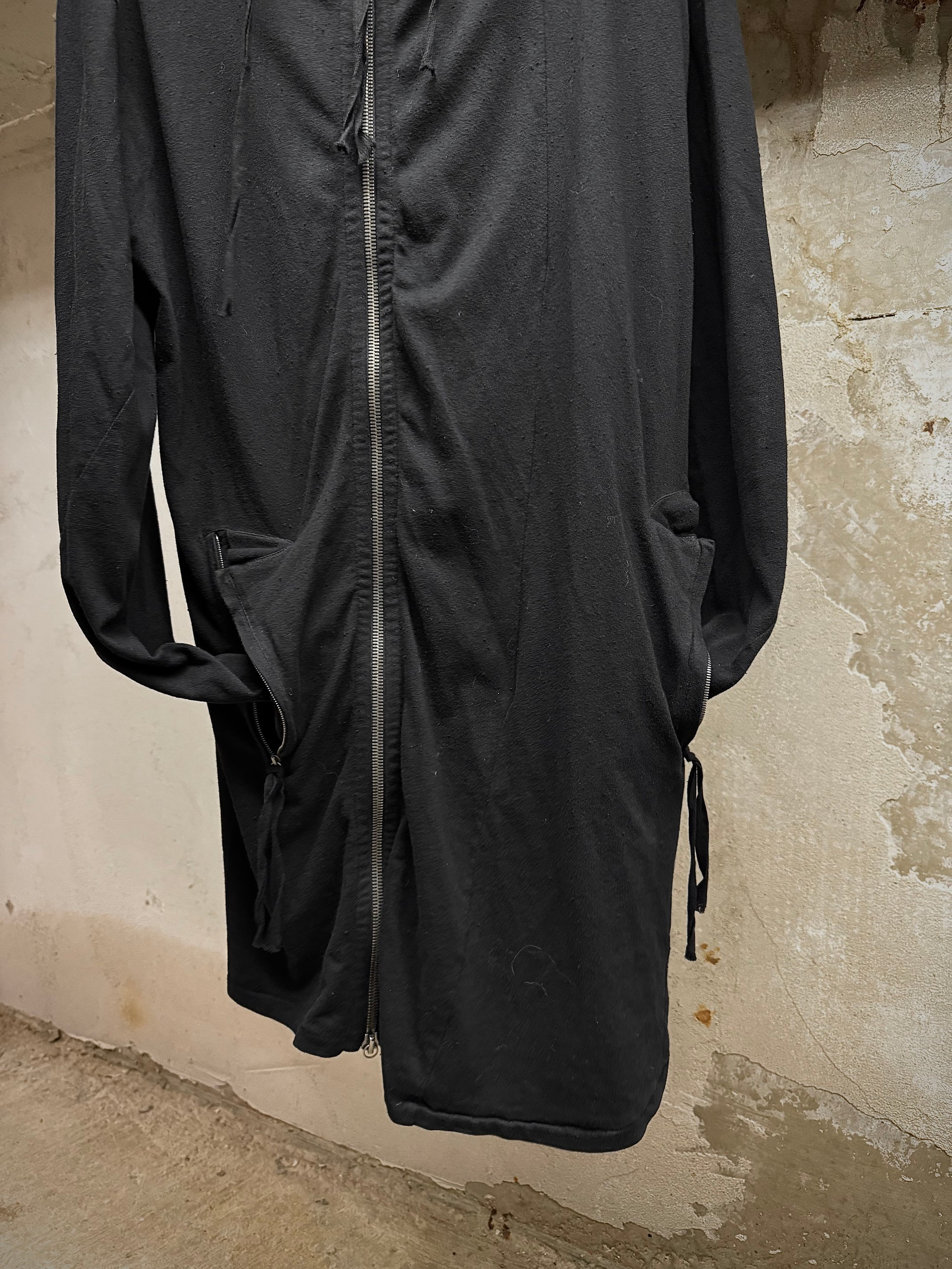 DAMIR DOMA SILENT by DAMIR DOMA 2010s 'TRENNUS' Asymmetric Zip Up Hoodie detail | DRIEW GARMENTS