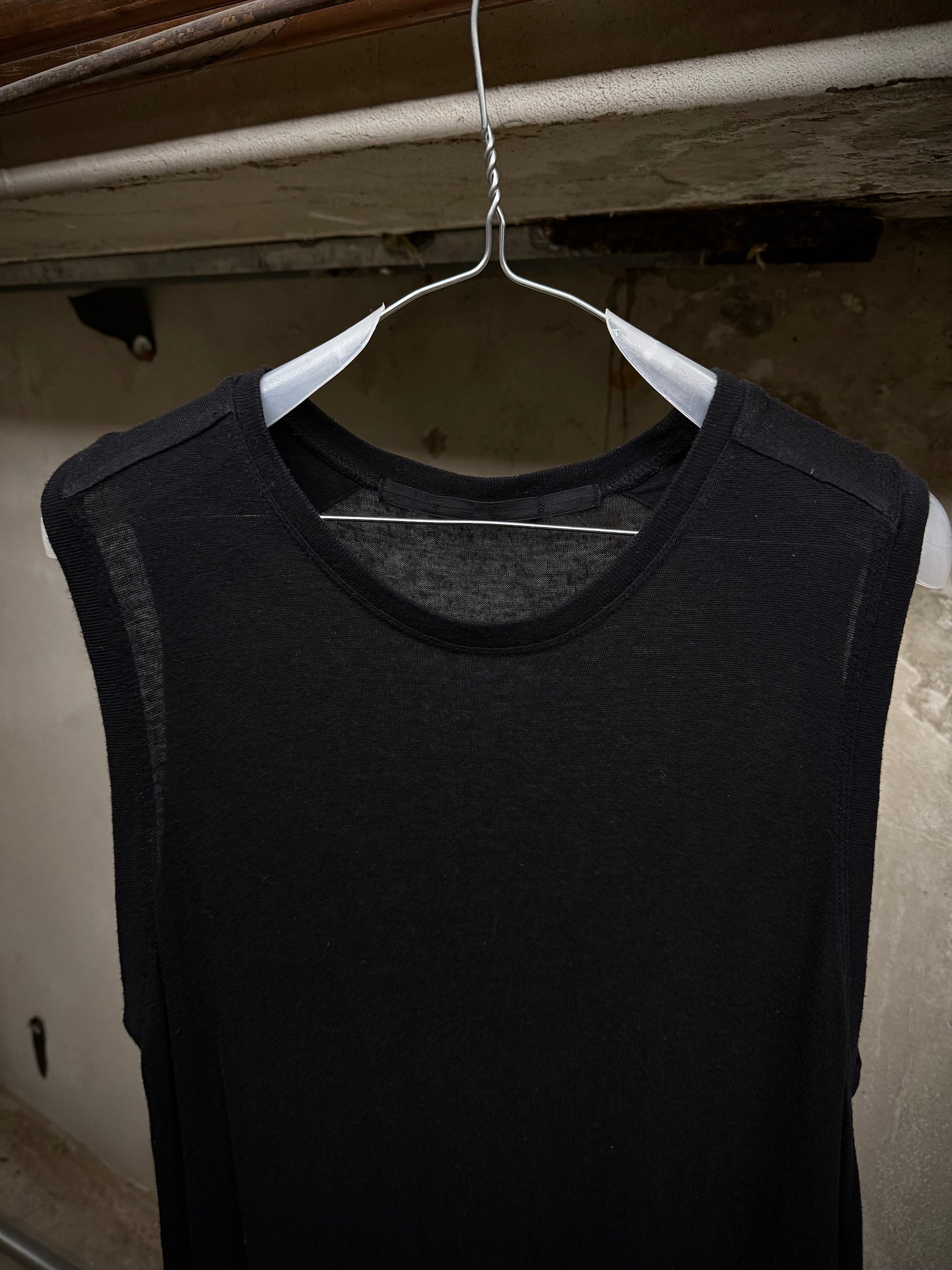 JULIUS _7 AW15-16 "sphere;" Double Layer Hem Long Tank Top detail | DRIEW GARMENTS