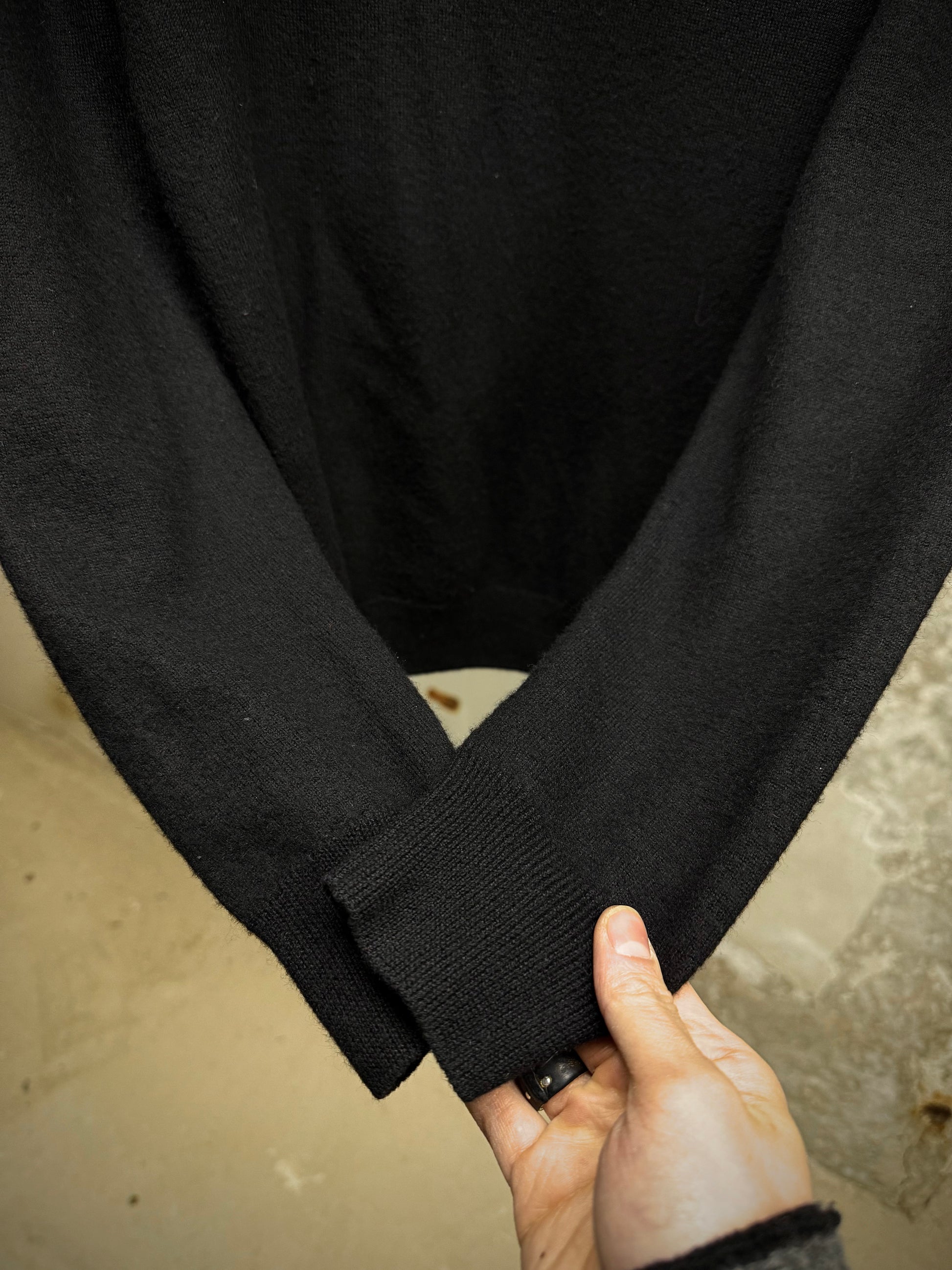 DIOR HOMME AW05-06 “IN THE MORNING” by Hedi Slimane Cashmere Crewneck Sweater detail | DRIEW GARMENTS