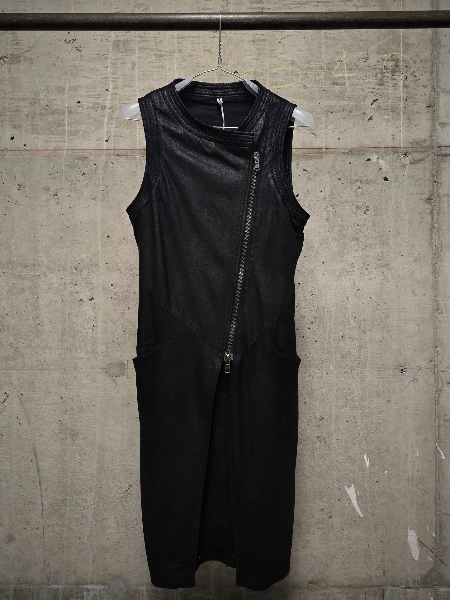 MASNADA Detachable Blistered Lamb Leather Asymmetric Zip Vest Wool Long-sleeves