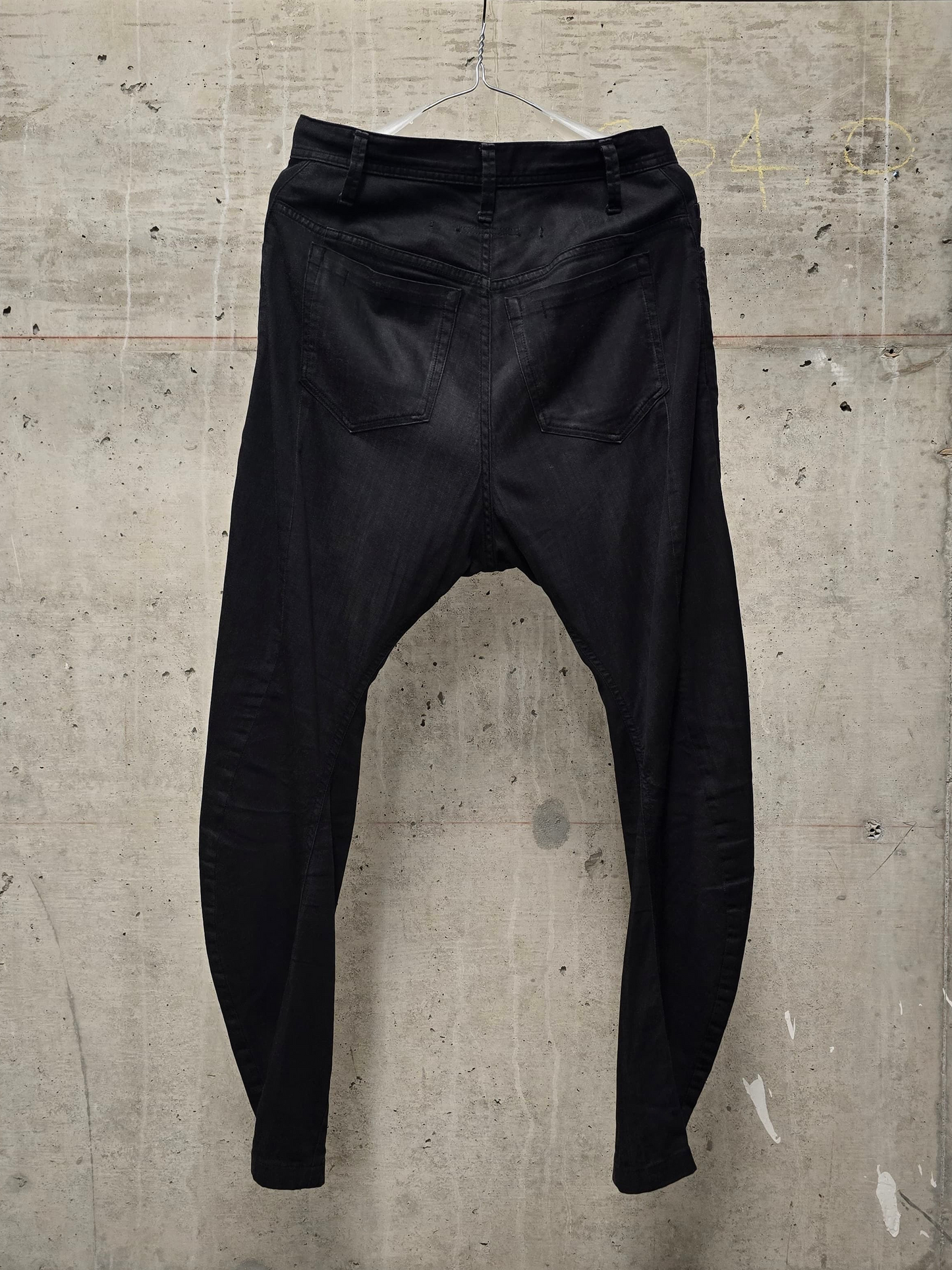 Julius_7 SS18 "APCLPS;” Drop-crotch J-Cut Coated Skinny Denim