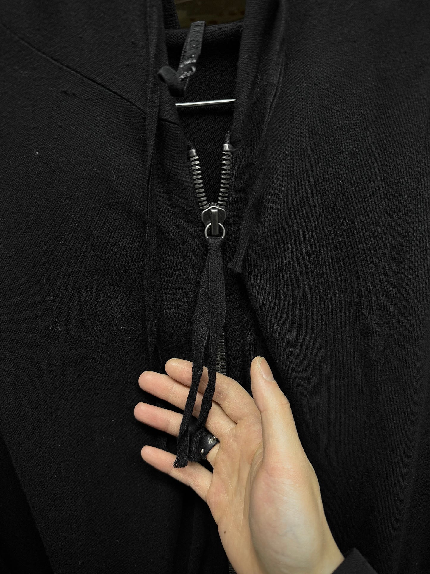 DAMIR DOMA SILENT by DAMIR DOMA 2010s 'TRENNUS' Asymmetric Zip Up Hoodie detail | DRIEW GARMENTS