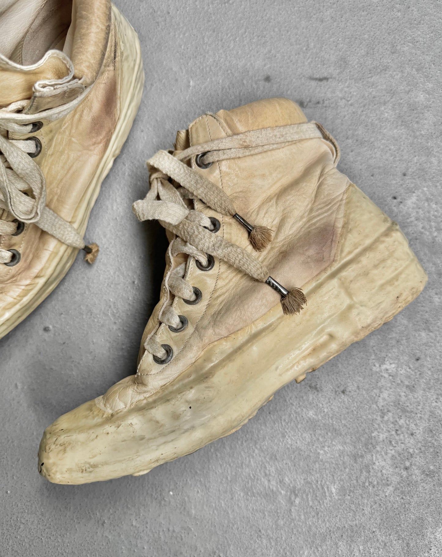 Carol Christian Poell ‘AM/2524 ROOMS-PTC’ White Object-dyed Kangaroo Leather Drip Sneakers