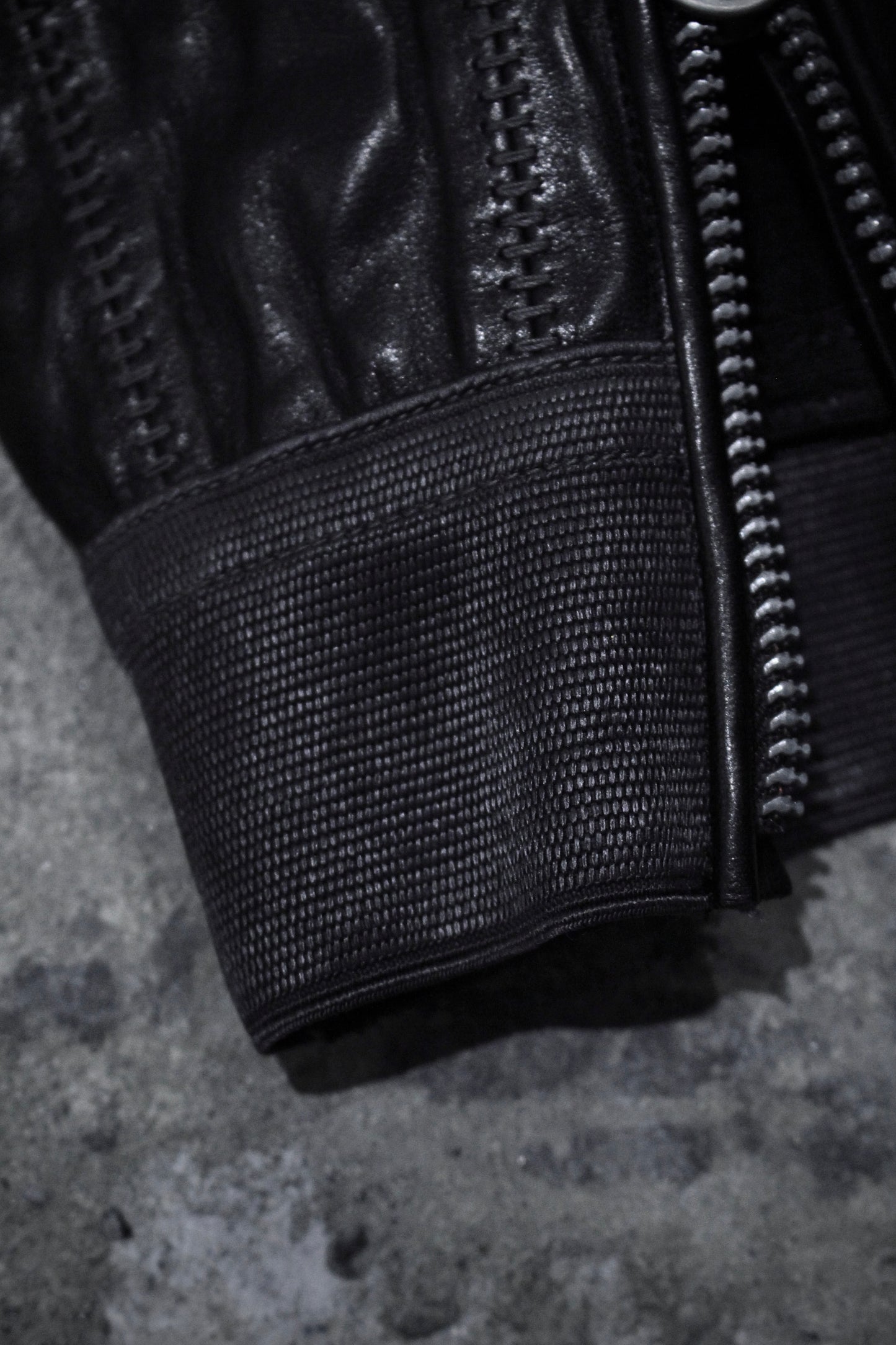 D.HYGEN AW24-25 Overlock Horse Leather Gloves detail | DRIEW GARMENTS