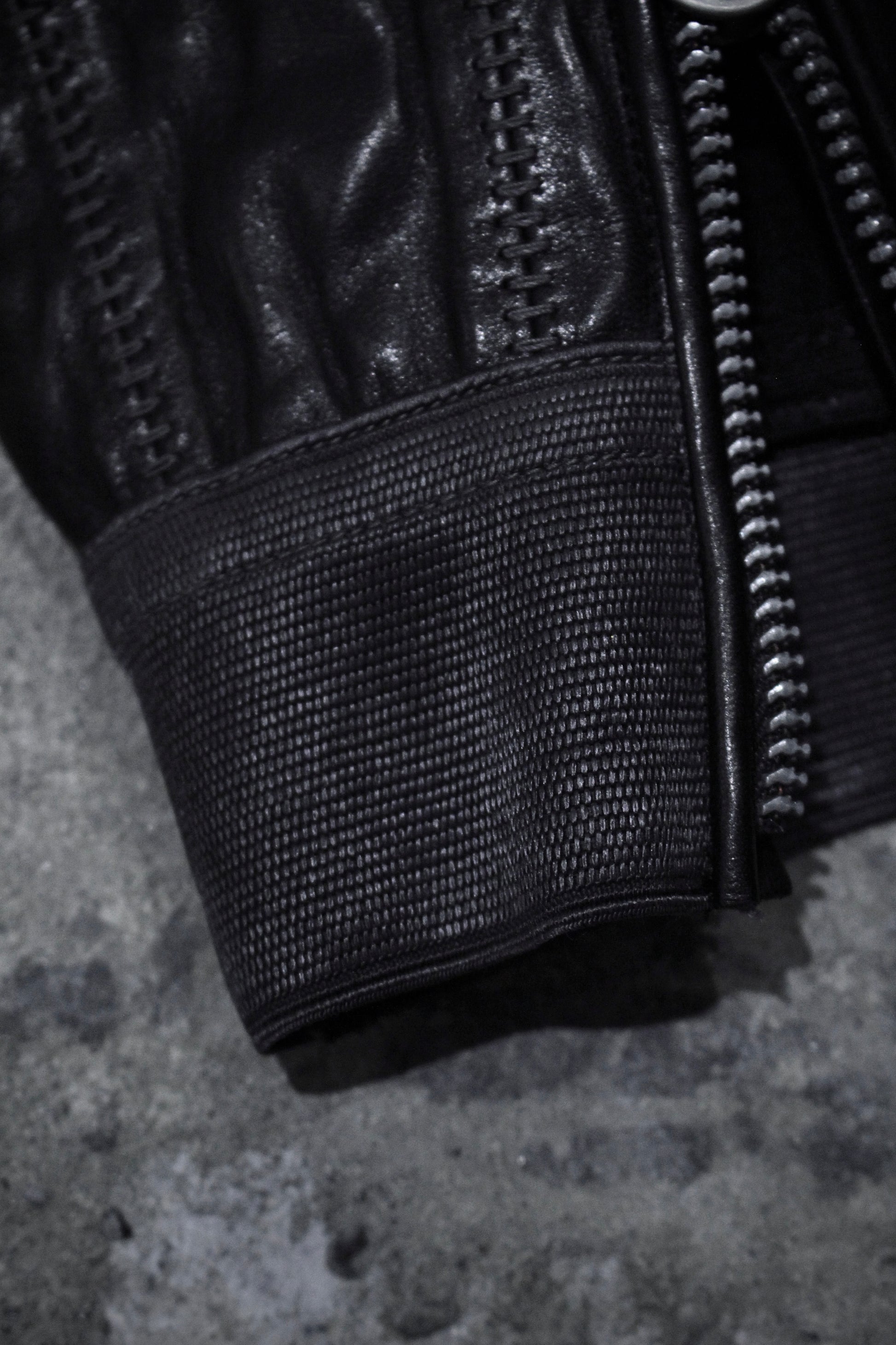 D.HYGEN AW24-25 Overlock Horse Leather Gloves detail | DRIEW GARMENTS