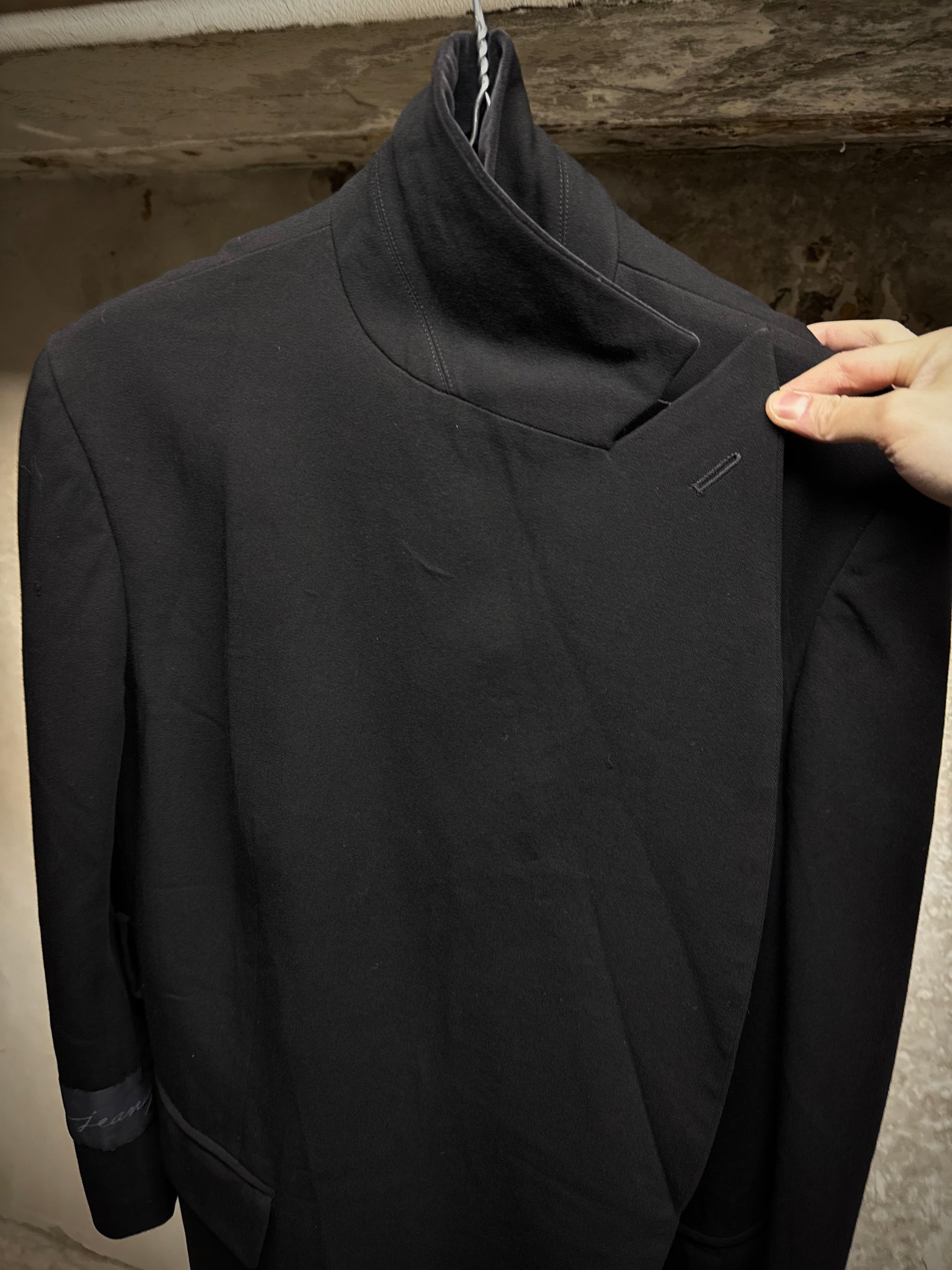 COMME des GARÇONS Late 80s 'Jean Paul Gaultier' Woven Tag Asymmetric Open-front Blazer detail | DRIEW GARMENTS