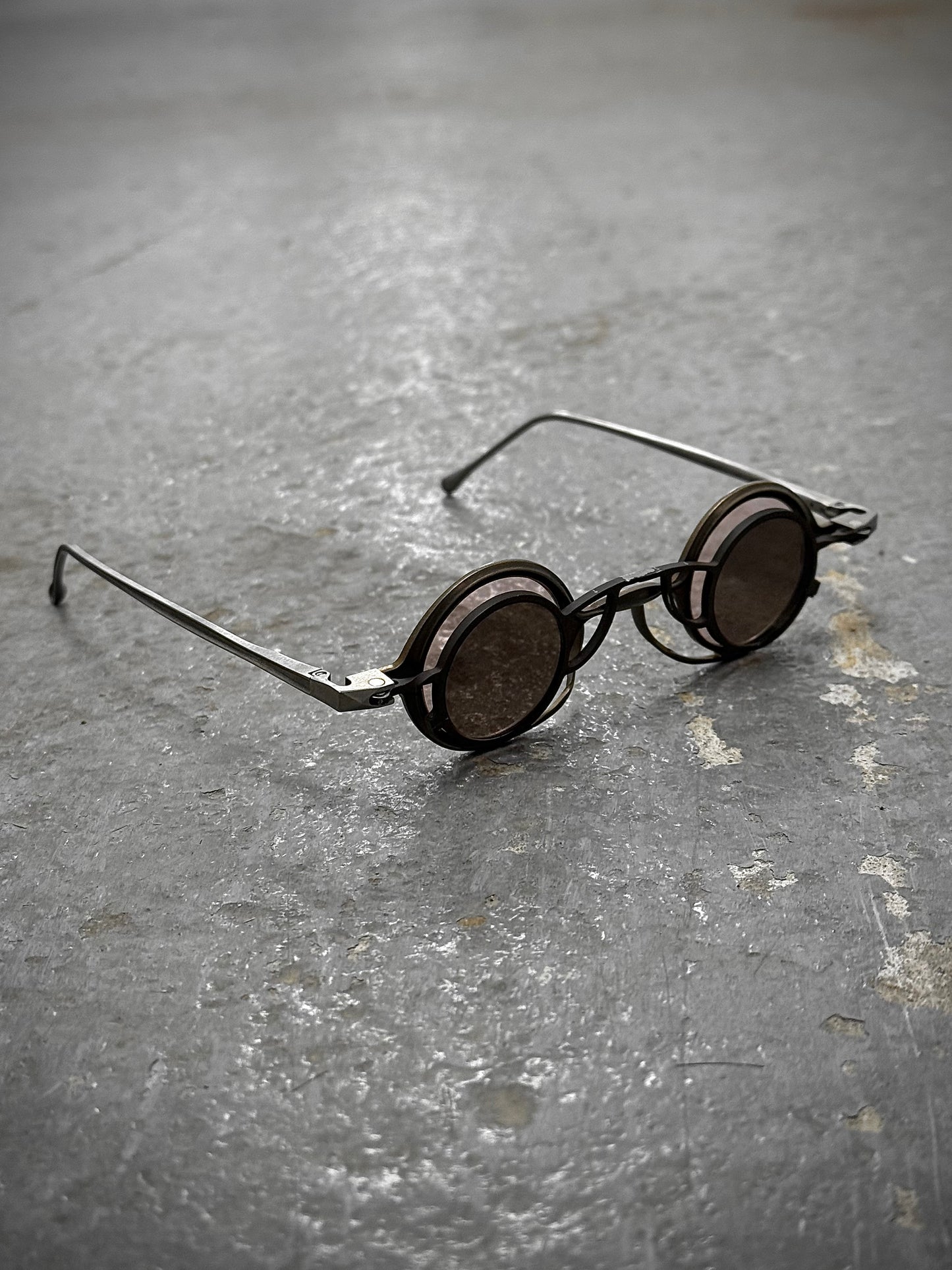 RIGARDS 'RG0105TI' Vintage Titanium Frame Rose / Grey Lens Clip-on Sunglasses detail | DRIEW GARMENTS