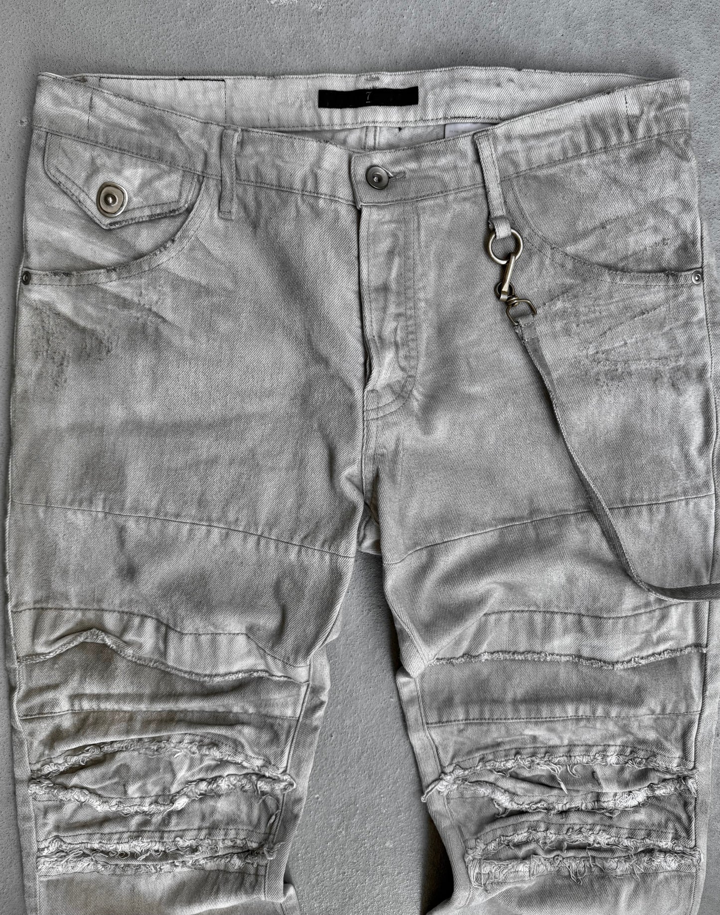 Julius_7 SS11 “Chaos : Ontological Anarchism” Distressed Knee Dirty White Bootcut Denim