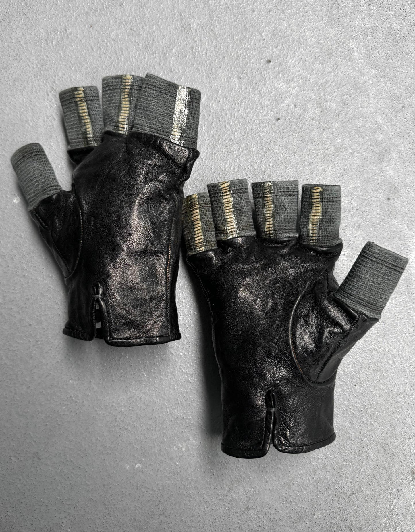 Carol Christian Poell 'AM/2457 ROOMS-PTC/010' Disparate Leather Gloves