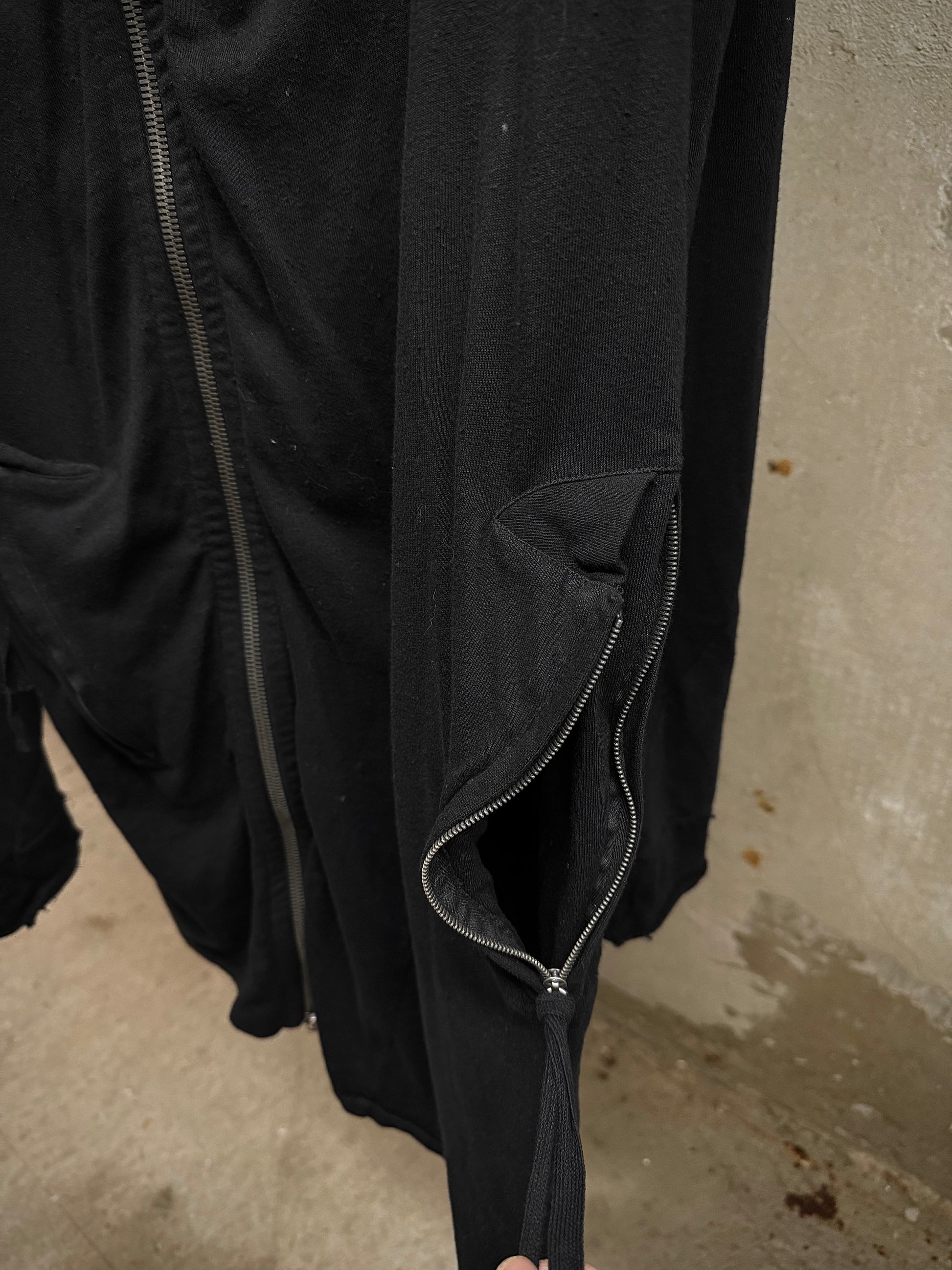 DAMIR DOMA SILENT by DAMIR DOMA 2010s 'TRENNUS' Asymmetric Zip Up Hoodie detail | DRIEW GARMENTS