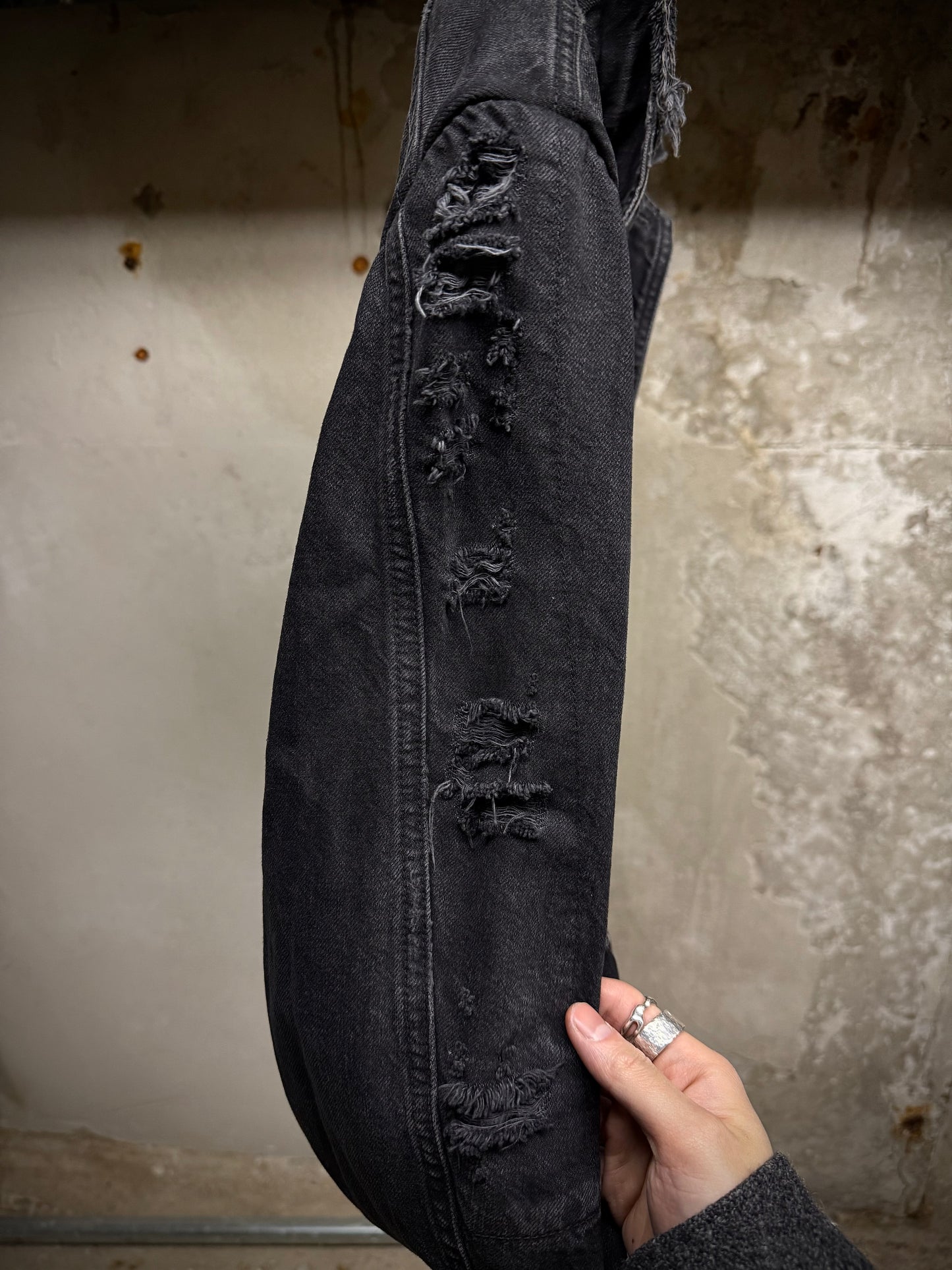 JULIUS _7 SS18 “Acid Glaciers;” Limited Edition Distressed 12oz Denim Trucker Jacket detail | DRIEW GARMENTS