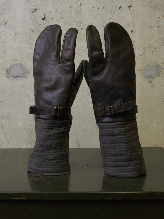 DEEPTI Collection °018-019 'LA–124W EMUF-90' Wired Trigger Horse Leather Gloves