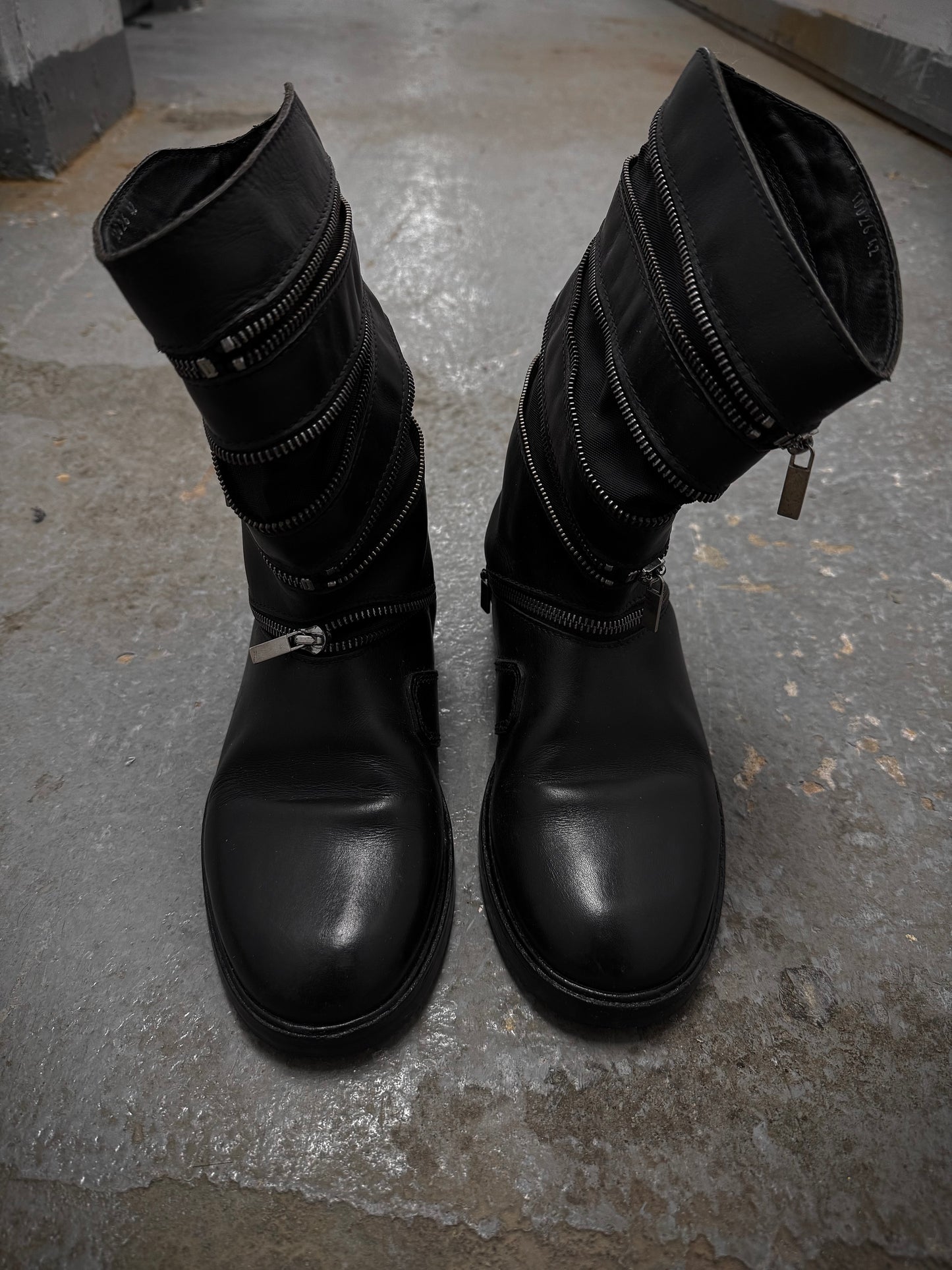 Raf Simons AW06-07 "Ashes & Heroes" Accordion Multi-Zip Leather Boots detail | DRIEW GARMENTS