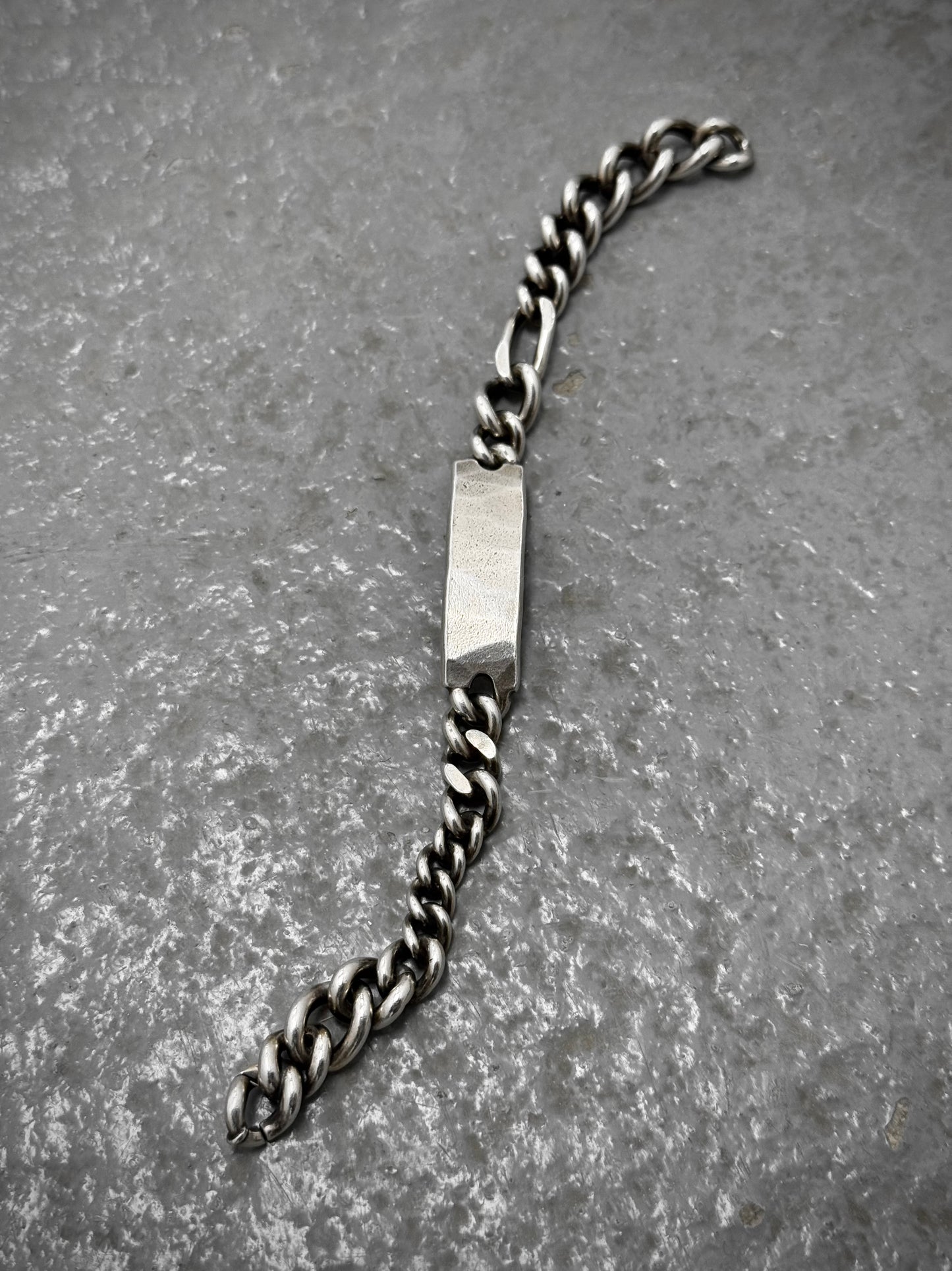WERKSTATT:MÜNCHEN 'M2591' .925 Silver Hammered Tag Bracelet detail | DRIEW GARMENTS
